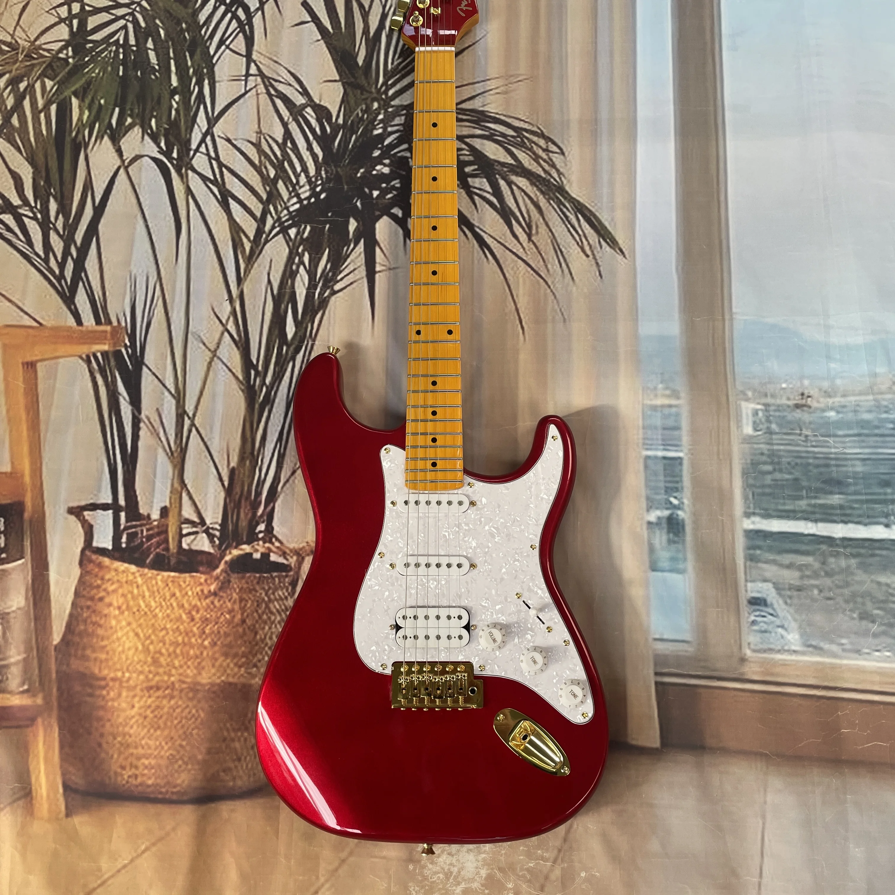 6-string red electric guitar with a smooth-feeling maple fingerboard and a crisp tone guitars. A beginner's electric guitarr
6-string red electric guitar with a smooth-feeling maple fingerboard and a crisp tone guitars. A beginner's electric guitarr