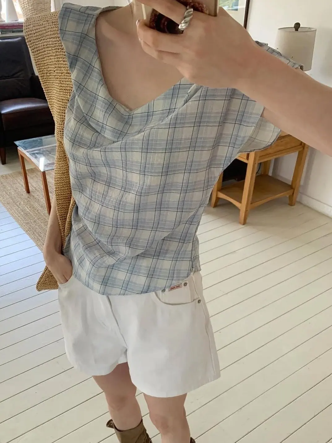 Chic Plaid Shirt Women's Slim Fit V-Neck Tuck Waist Pleated Cotton Short Sleeve Casual Style Youthful Top Trendy Fashion
Chic Plaid Shirt Women's Slim Fit V-Neck Tuck Waist Pleated Cotton Short Sleeve Casual Style Youthful Top Trendy Fashion