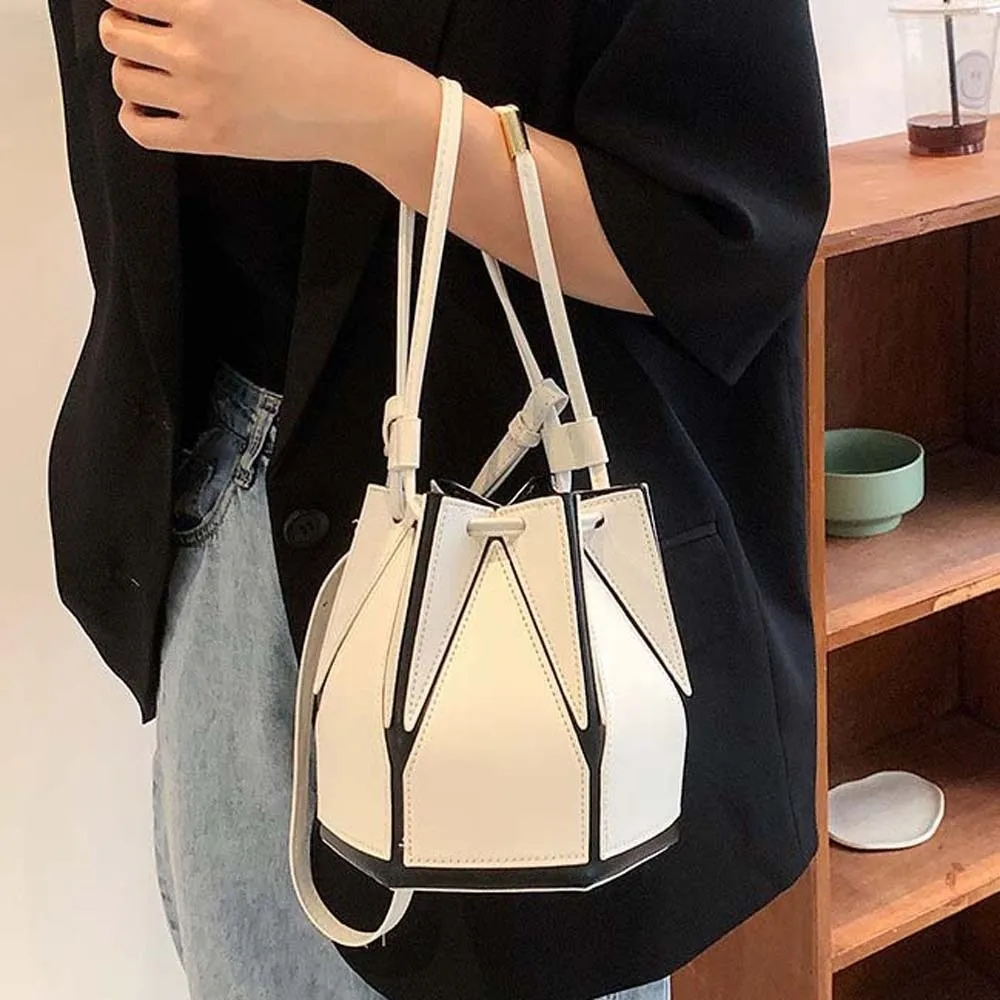 Versatile Lady Foldable Messenger Bag Contrast Color Solid Color Drawstring Small Tote Large Capacity Leather
Versatile Lady Foldable Messenger Bag Contrast Color Solid Color Drawstring Small Tote Large Capacity Leather