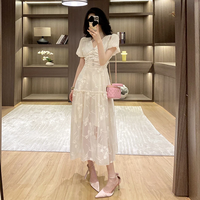 Women Summer New Elegant Puff Sleeve Embroidered V-neck Slim Long Dress Party Club
Women Summer New Elegant Puff Sleeve Embroidered V-neck Slim Long Dress Party Club
