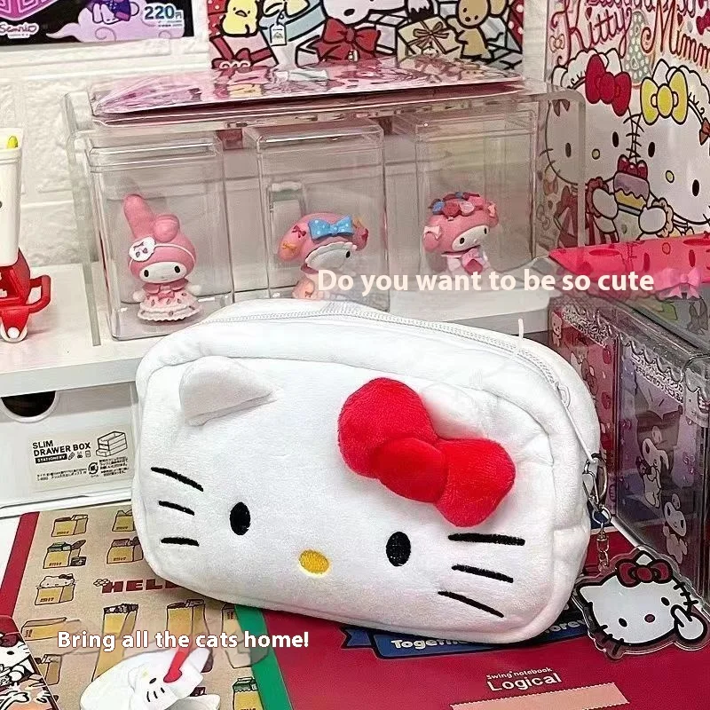 Новинка, милая ученическая плюшевая сумка Sanrio Hello Kitty, косметичка для хранения, мультяшный рисунок, белая черная котенок, подарок для девушки, фотокарандаш
Новинка, милая ученическая плюшевая сумка Sanrio Hello Kitty, косметичка для хранения, мультяшный рисунок, белая черная котенок, подарок для девушки, фотокарандаш