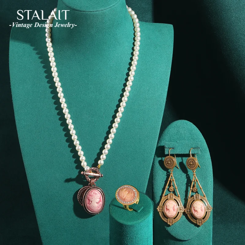 Vintage Pink Cameo Avatar Pearl Chain Bridal Jewelry Set Necklace Drop Earring Antique Gold Color 2026 Woman Accessories New
Vintage Pink Cameo Avatar Pearl Chain Bridal Jewelry Set Necklace Drop Earring Antique Gold Color 2026 Woman Accessories New