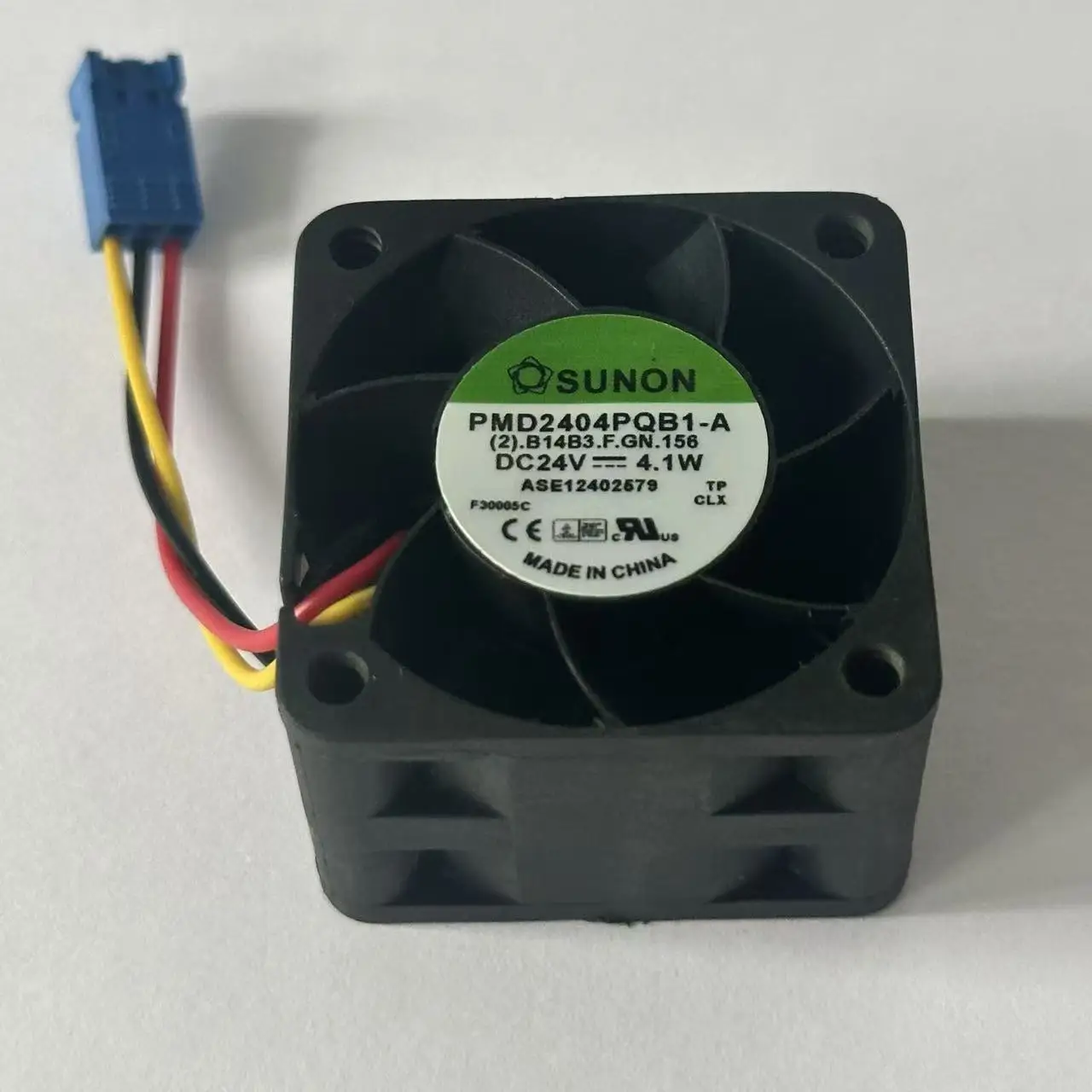 SUNON PMD2404PQB1-A 840DSL 6FC5348-0AA02-0AA0 Вентилятор охлаждения сервера постоянного тока 24 В 4,1 Вт 3-проводной 40x40x28 мм
SUNON PMD2404PQB1-A 840DSL 6FC5348-0AA02-0AA0 Вентилятор охлаждения сервера постоянного тока 24 В 4,1 Вт 3-проводной 40x40x28 мм