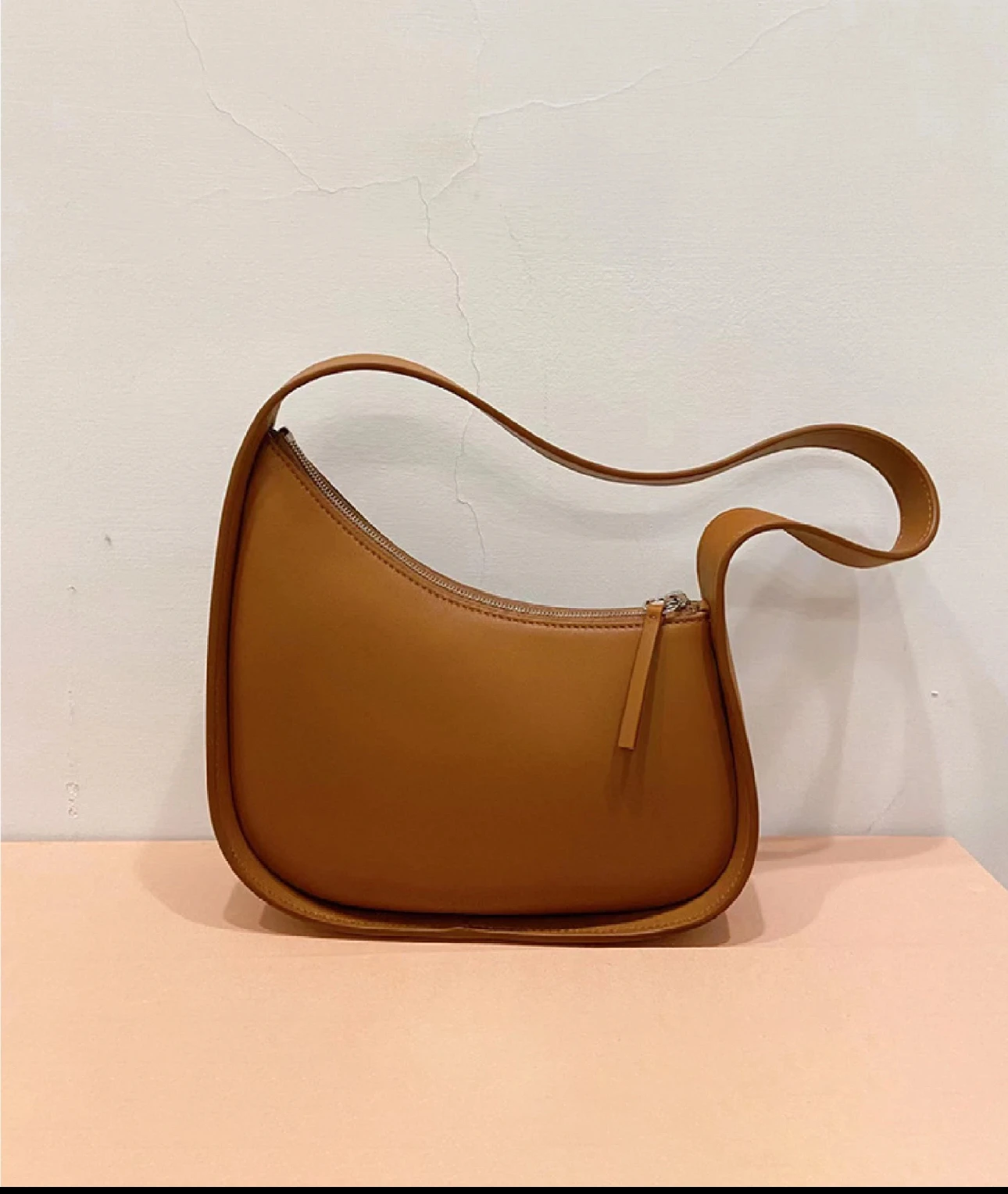 Сумка в форме полумесяца из натуральной яловой кожи, дизайнерская модная сумка на плечо, женская сумка высокого качества, повседневная большая сумка 
Сумка в форме полумесяца из натуральной яловой кожи, дизайнерская модная сумка на плечо, женская сумка высокого качества, повседневная большая сумка