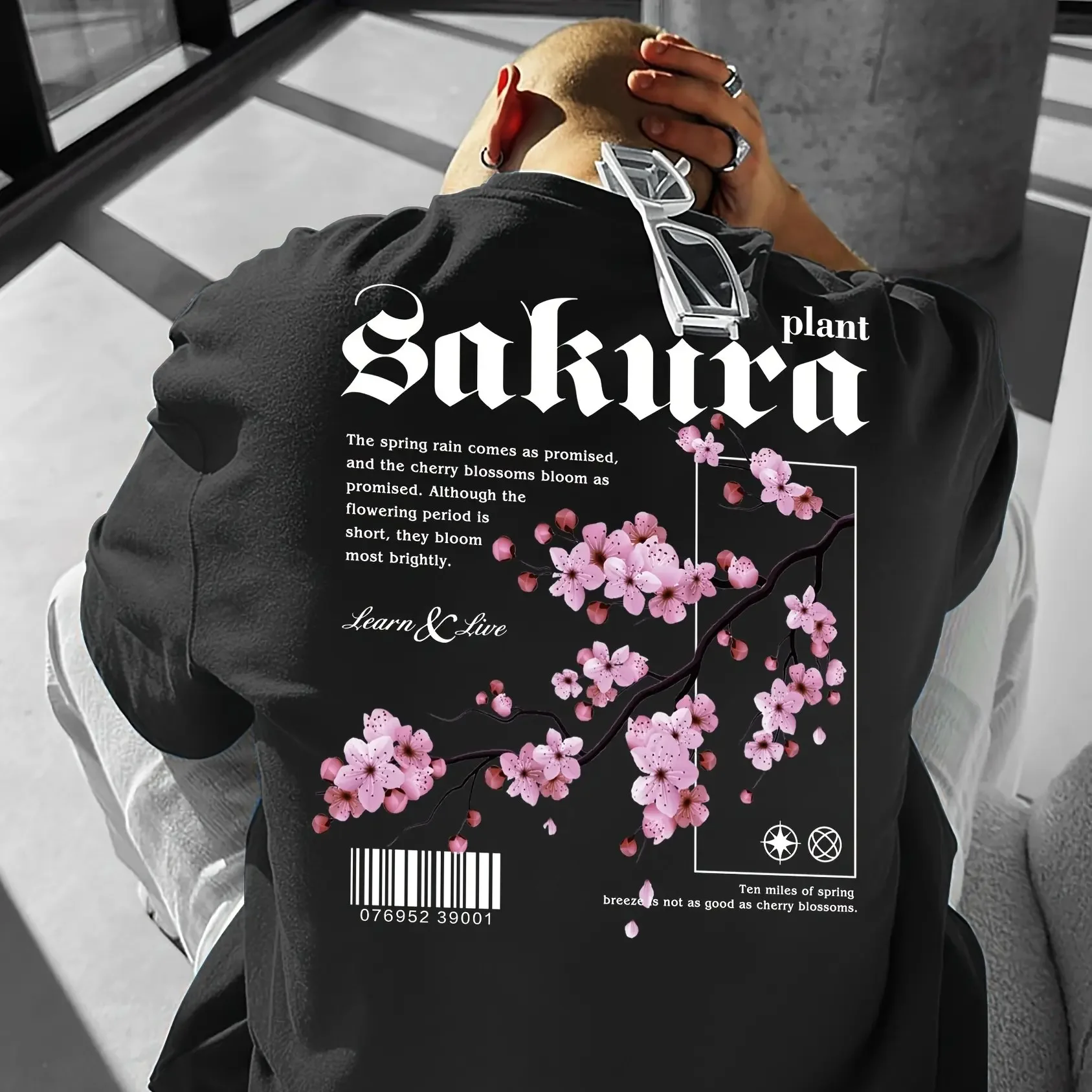 Hip-hop street style letter cherry blossom pattern printed T-shirt for men, 100% pure cotton fashionable top for summer 
Hip-hop street style letter cherry blossom pattern printed T-shirt for men, 100% pure cotton fashionable top for summer