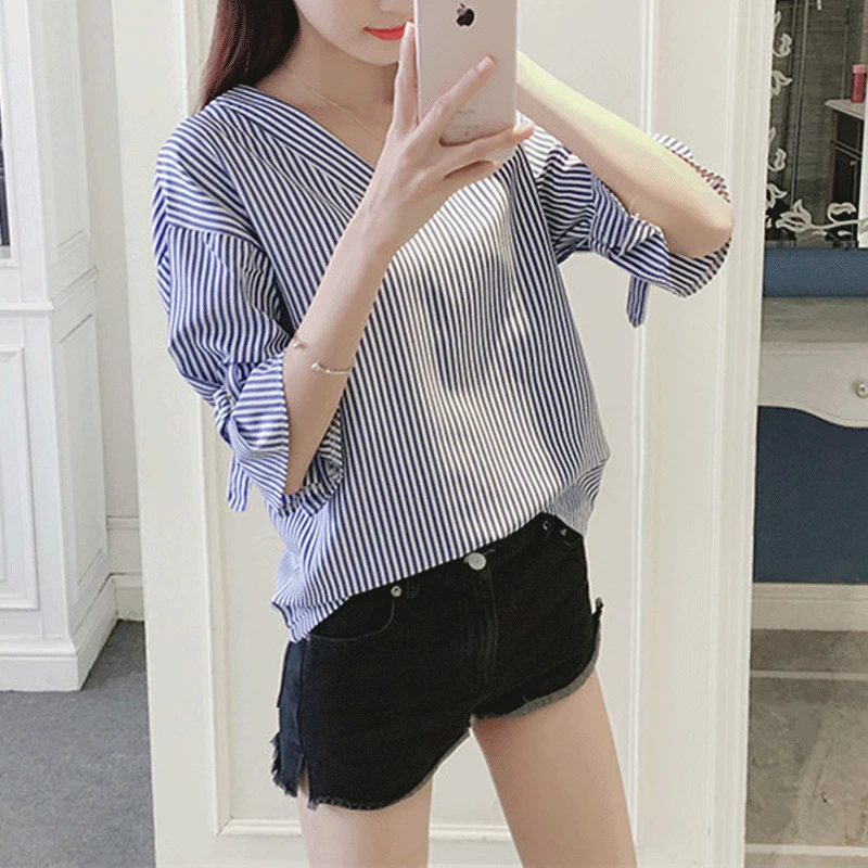 2023 Summer New Loose Flare Sleeve Striped Women Blouses V-neck Sexy Blackless Tops Commuting Korean Fashion Casual Simple Shirt
2023 Summer New Loose Flare Sleeve Striped Women Blouses V-neck Sexy Blackless Tops Commuting Korean Fashion Casual Simple Shirt