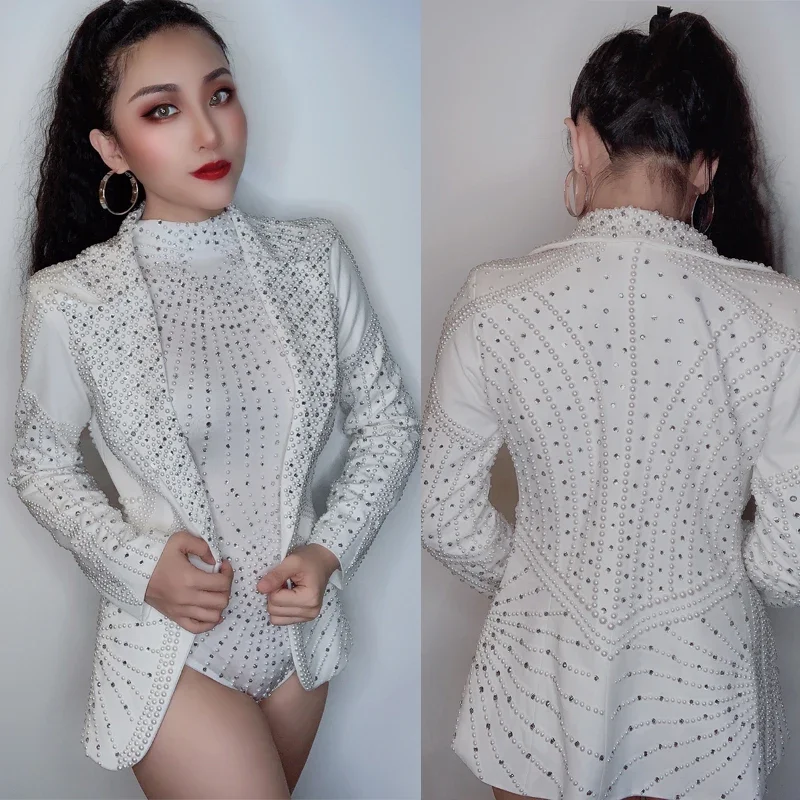 Боди со стразами, белое пальто, женский вечерний костюм для рейва, костюм танцовщицы Gogo, ночной клуб, DS, DJ, сценическая одежда для джазовых танцев, XS6914
Боди со стразами, белое пальто, женский вечерний костюм для рейва, костюм танцовщицы Gogo, ночной клуб, DS, DJ, сценическая одежда для джазовых танцев, XS6914