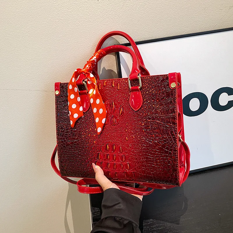 Веганская большая сумка с крокодиловым тиснением 2025 года — роскошная женская трансформируемая сумка через плечо, элегантная сумка «день-ночь», повседневная и работа
Веганская большая сумка с крокодиловым тиснением 2025 года — роскошная женская трансформируемая сумка через плечо, элегантная сумка «день-ночь», повседневная и работа