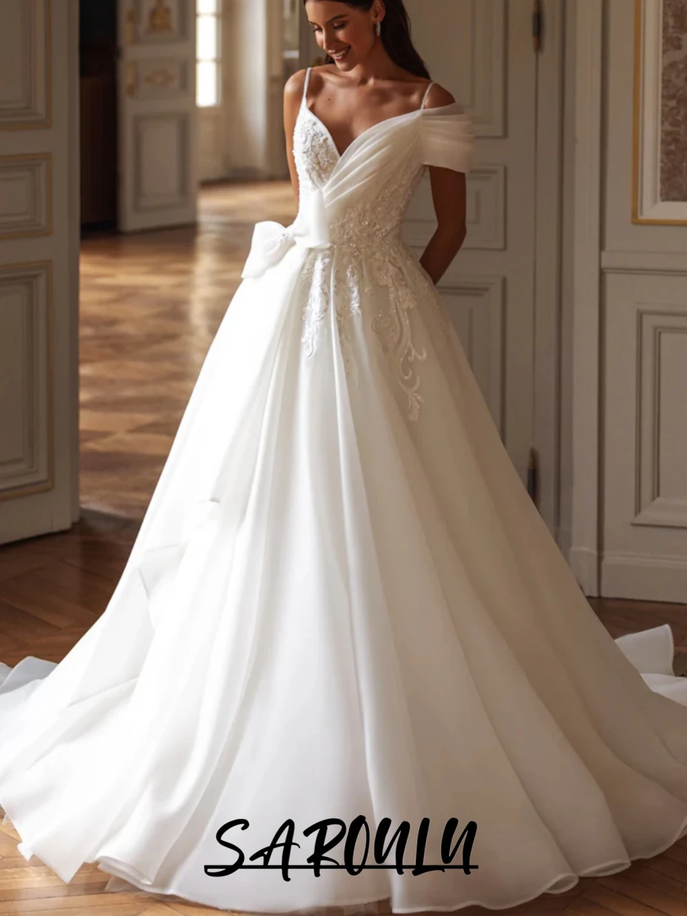 SAROULU Modern Corset Long Wedding Dress Romantic V Neck Appliques Bride Wear Customized Bow A Line Bridal Gown With Thin Straps
SAROULU Modern Corset Long Wedding Dress Romantic V Neck Appliques Bride Wear Customized Bow A Line Bridal Gown With Thin Straps