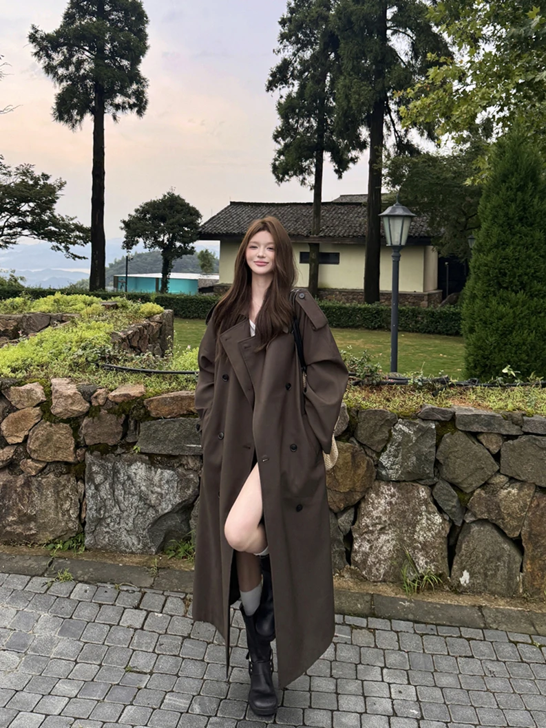 Elegant Double-Buttoned Long Coat Women's Loose Suit Collar Tea Brown Outerwear Commute Style Fashionable Summer Windbreaker
Elegant Double-Buttoned Long Coat Women's Loose Suit Collar Tea Brown Outerwear Commute Style Fashionable Summer Windbreaker