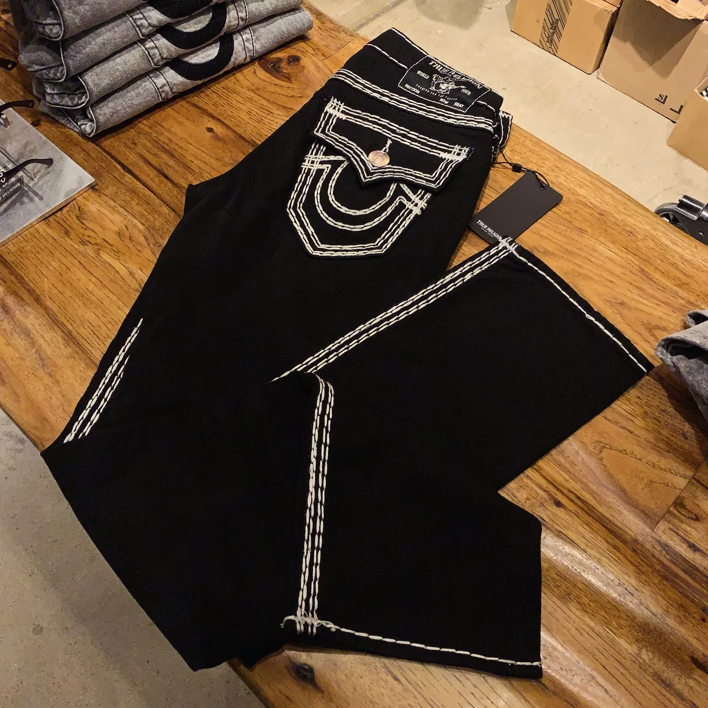 Vintage Hip Hop Street Leisure Denim Pants Buddha Y2k Gothic Fashion Embroidered Straight Leg Wide Leg Jeans Men Clothing
Vintage Hip Hop Street Leisure Denim Pants Buddha Y2k Gothic Fashion Embroidered Straight Leg Wide Leg Jeans Men Clothing