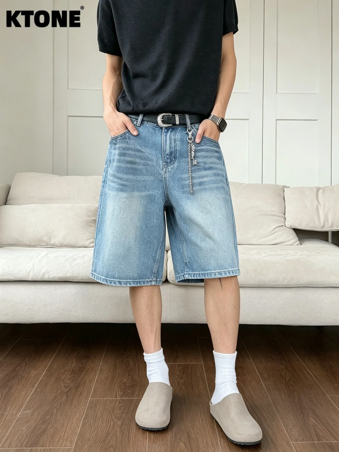 Men Classic Loose Cut Denim Casual Shorts No accessories or belts included
Men Classic Loose Cut Denim Casual Shorts No accessories or belts included
