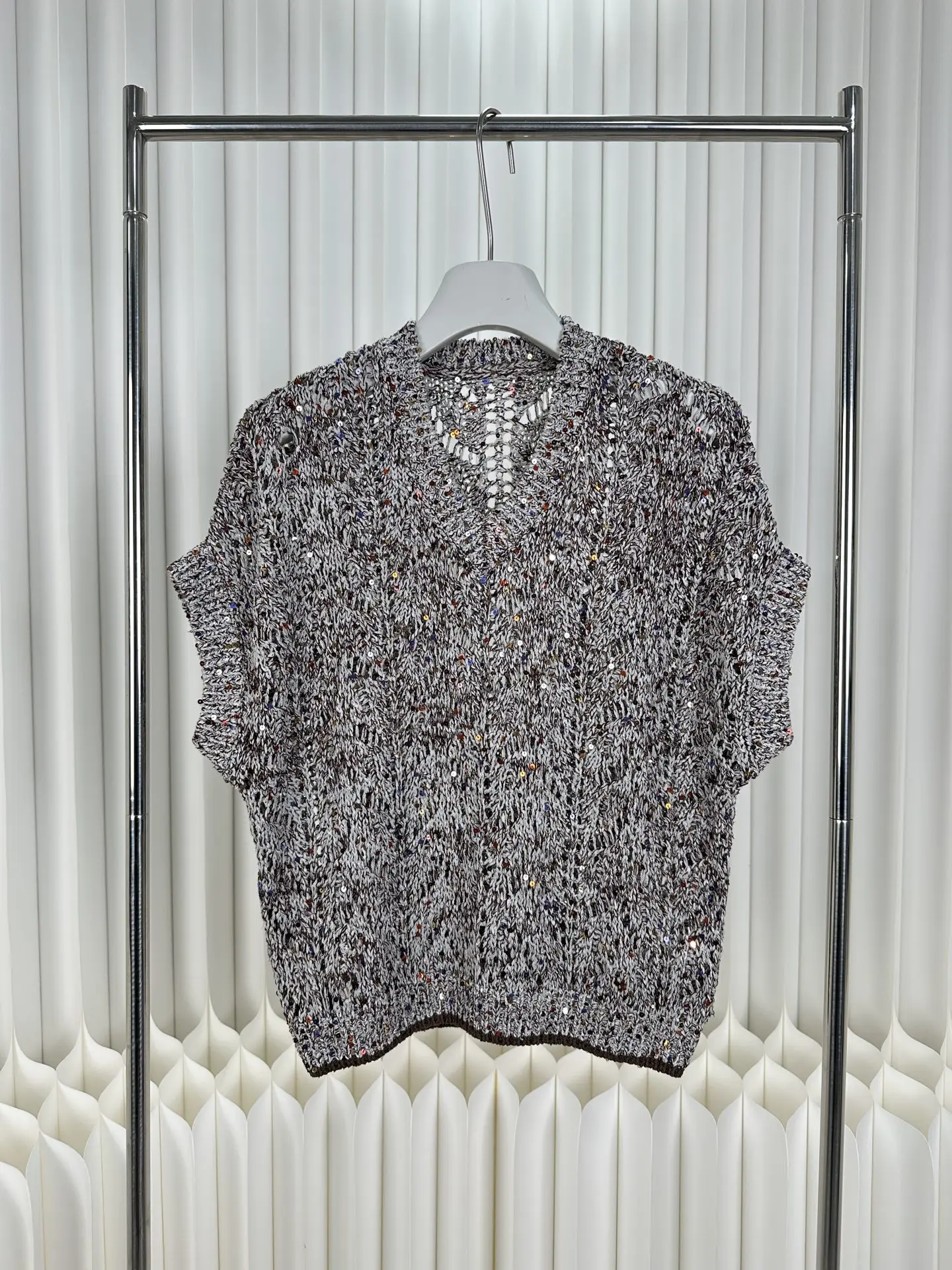 2026 Spring/Summer New Arrival: Premium Linen-Blend V-Neck Sequin Knit Top — Women'S Sleeveless Knit Vest
2026 Spring/Summer New Arrival: Premium Linen-Blend V-Neck Sequin Knit Top — Women'S Sleeveless Knit Vest