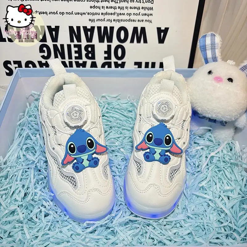 Детская модная уличная спортивная прогулочная обувь в стиле аниме Stitch Kawaii, детская обувь со светодиодной подсветкой, прогулочная обувь для девочек Kuromi Heelys
Детская модная уличная спортивная прогулочная обувь в стиле аниме Stitch Kawaii, детская обувь со светодиодной подсветкой, прогулочная обувь для девочек Kuromi Heelys