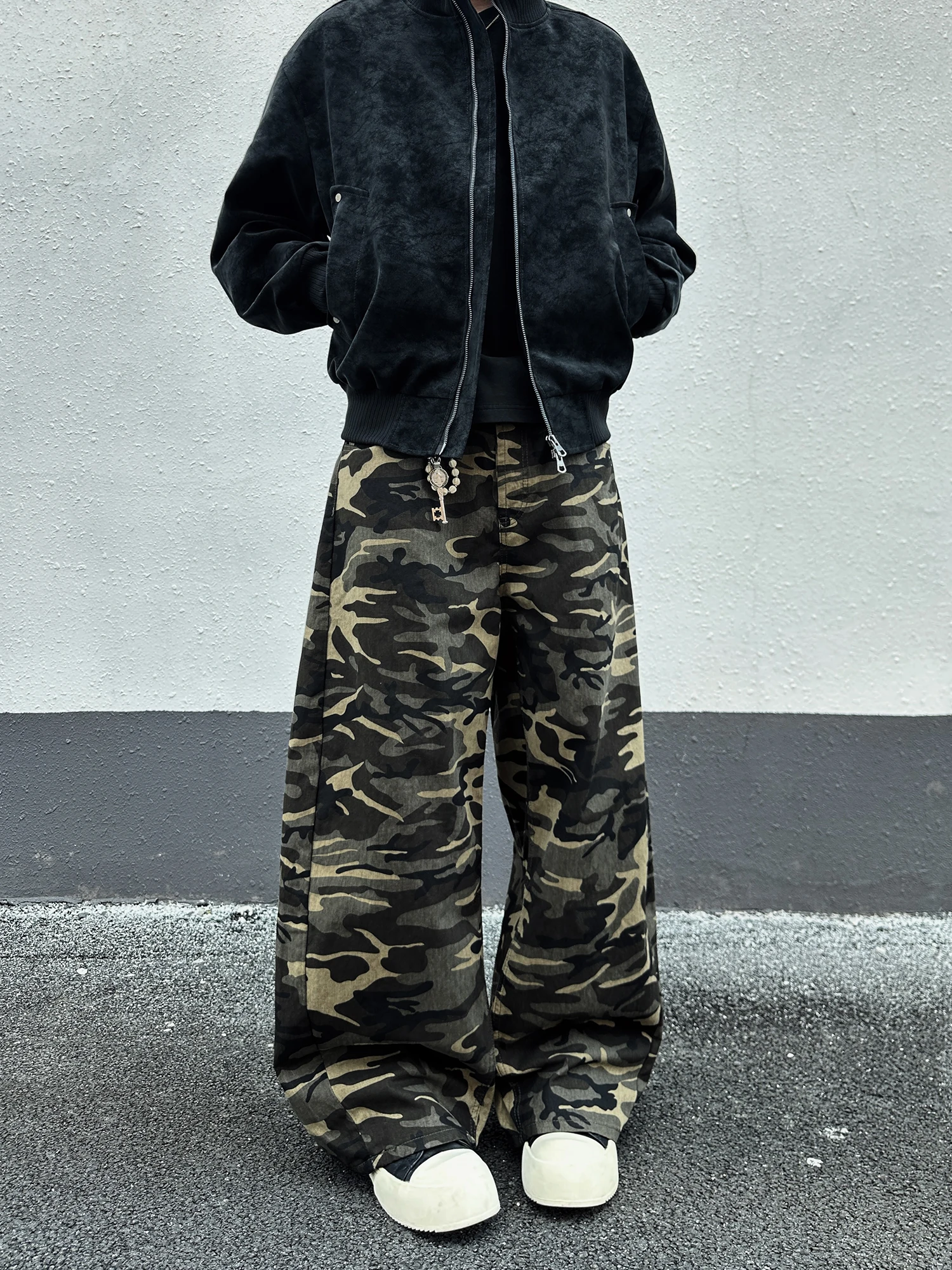 American Style Vintage Straight Leg Cool Wind Camouflage Workwear Jeans Loose Design Casual Pants for Men And Women
American Style Vintage Straight Leg Cool Wind Camouflage Workwear Jeans Loose Design Casual Pants for Men And Women