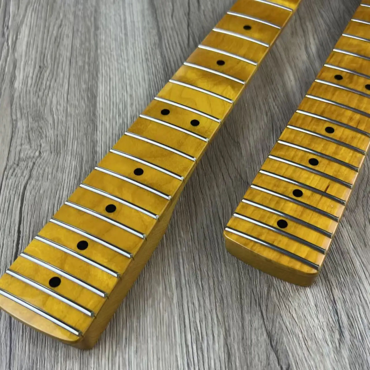 ST Желтый глянцевый гриф электрогитары с 22 ладами — высококачественная часть музыкального инструмента
ST Желтый глянцевый гриф электрогитары с 22 ладами — высококачественная часть музыкального инструмента