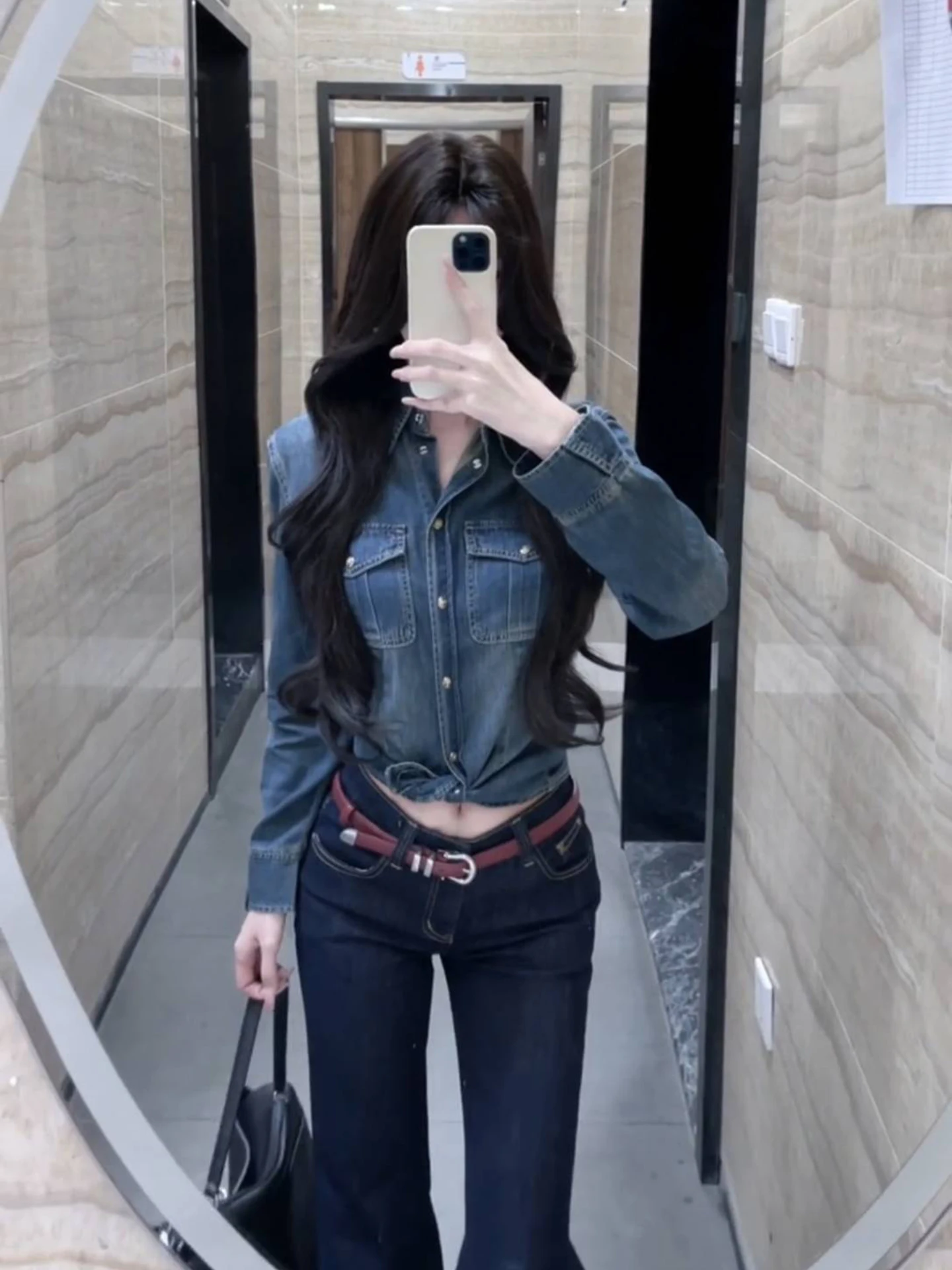Retro American Blue Neck Denim Shirt Women's Autumn High-End Casual Slim Fit Long Sleeve Top Trendy Outerwear
Retro American Blue Neck Denim Shirt Women's Autumn High-End Casual Slim Fit Long Sleeve Top Trendy Outerwear