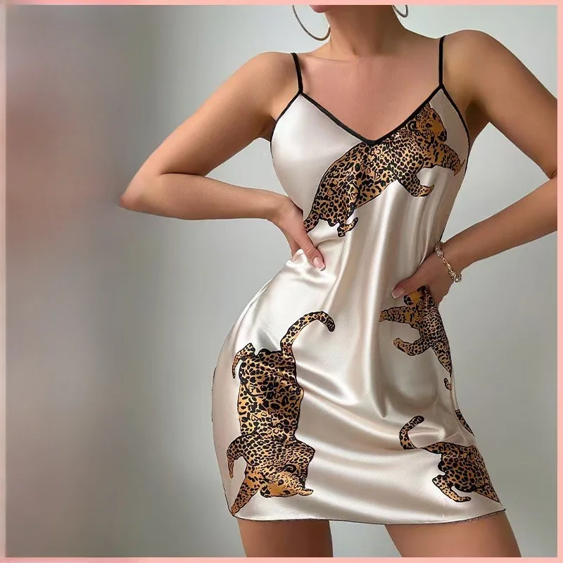Sexy Backless Leopard Print Chemise Nightgown Home Clothes Short Skirt V-neck Sleeveless Thin Summer Youth Sleepwear
Sexy Backless Leopard Print Chemise Nightgown Home Clothes Short Skirt V-neck Sleeveless Thin Summer Youth Sleepwear