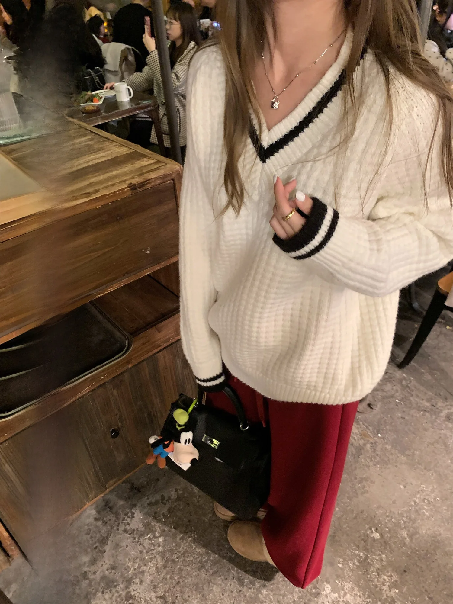 Женский вязаный свитер Yuzuqi Milan Student с V-образным вырезом и длинными рукавами, осенне-зимний, в стиле колор-блок, повседневный, свободного кроя
Женский вязаный свитер Yuzuqi Milan Student с V-образным вырезом и длинными рукавами, осенне-зимний, в стиле колор-блок, повседневный, свободного кроя