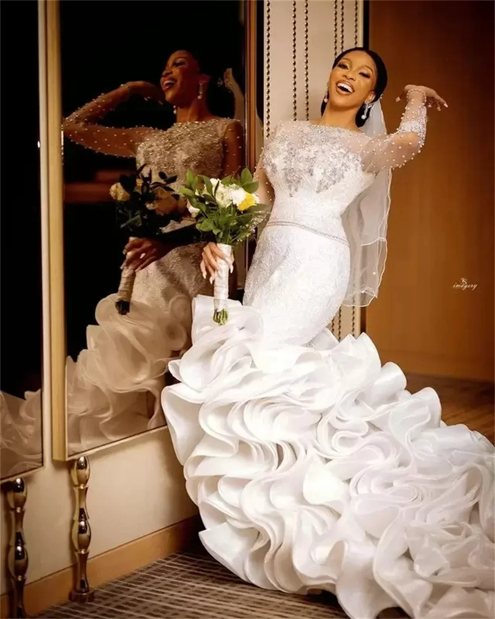 Customized See Through Neck Pearls Appliques Wedding Dress Robe De Mariee Luxe Africa Long Sleeves Tiers Mermaid Bridal Gown
Customized See Through Neck Pearls Appliques Wedding Dress Robe De Mariee Luxe Africa Long Sleeves Tiers Mermaid Bridal Gown