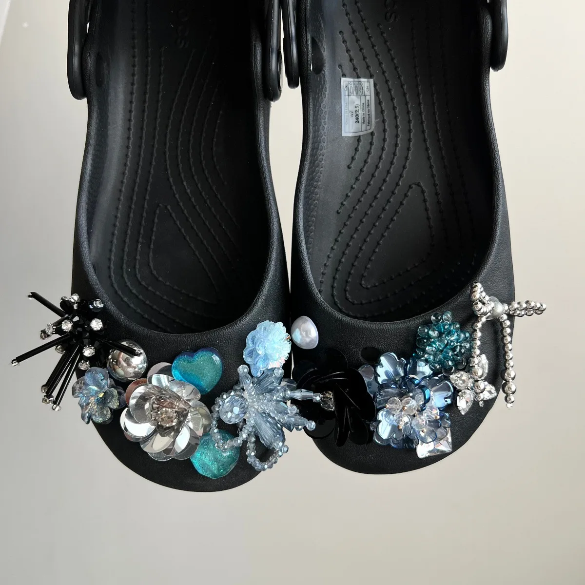 Premium Crystal Three Leaf Flower Shoe Charms for Clogs DIY Removable Buckle Ballet Style Upper Decor
Premium Crystal Three Leaf Flower Shoe Charms for Clogs DIY Removable Buckle Ballet Style Upper Decor
