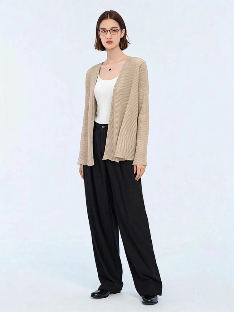 Универсальное женское плиссированное пальто Miyake с темпераментом весны 2025, новый однотонный приталенный кардиган, плиссированный топ из рыбьей чешуи 
Универсальное женское плиссированное пальто Miyake с темпераментом весны 2025, новый однотонный приталенный кардиган, плиссированный топ из рыбьей чешуи