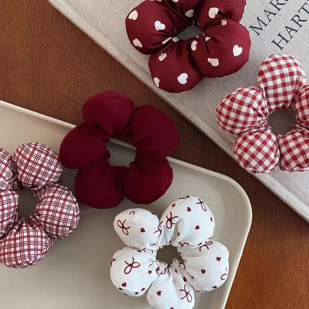 Sweet Bubble Flower Hairband Bow-Tie Plaid Ponytail Holder Girls' Fashionable Bun Hair Accessories
Sweet Bubble Flower Hairband Bow-Tie Plaid Ponytail Holder Girls' Fashionable Bun Hair Accessories