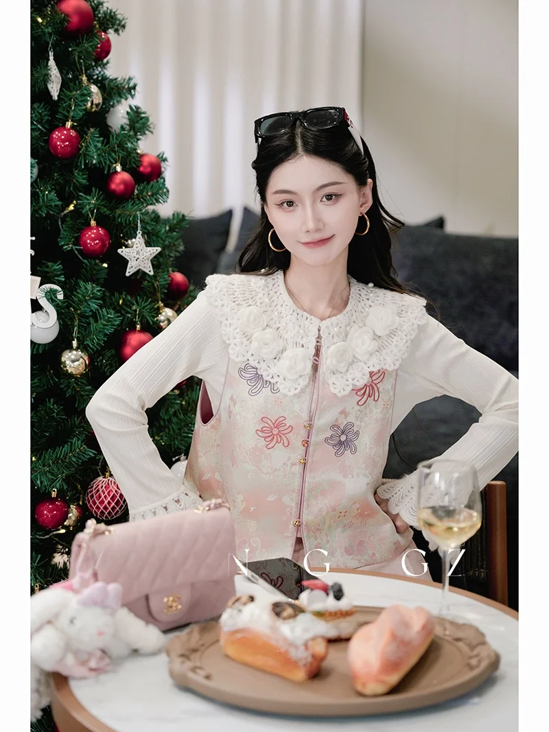 Новая китайская женская жилетка-топ с круглым вырезом, дизайн Yang GZ Fireworks Blossom, коллекция 2025 года, свободный крой, на пуговицах
Новая китайская женская жилетка-топ с круглым вырезом, дизайн Yang GZ Fireworks Blossom, коллекция 2025 года, свободный крой, на пуговицах