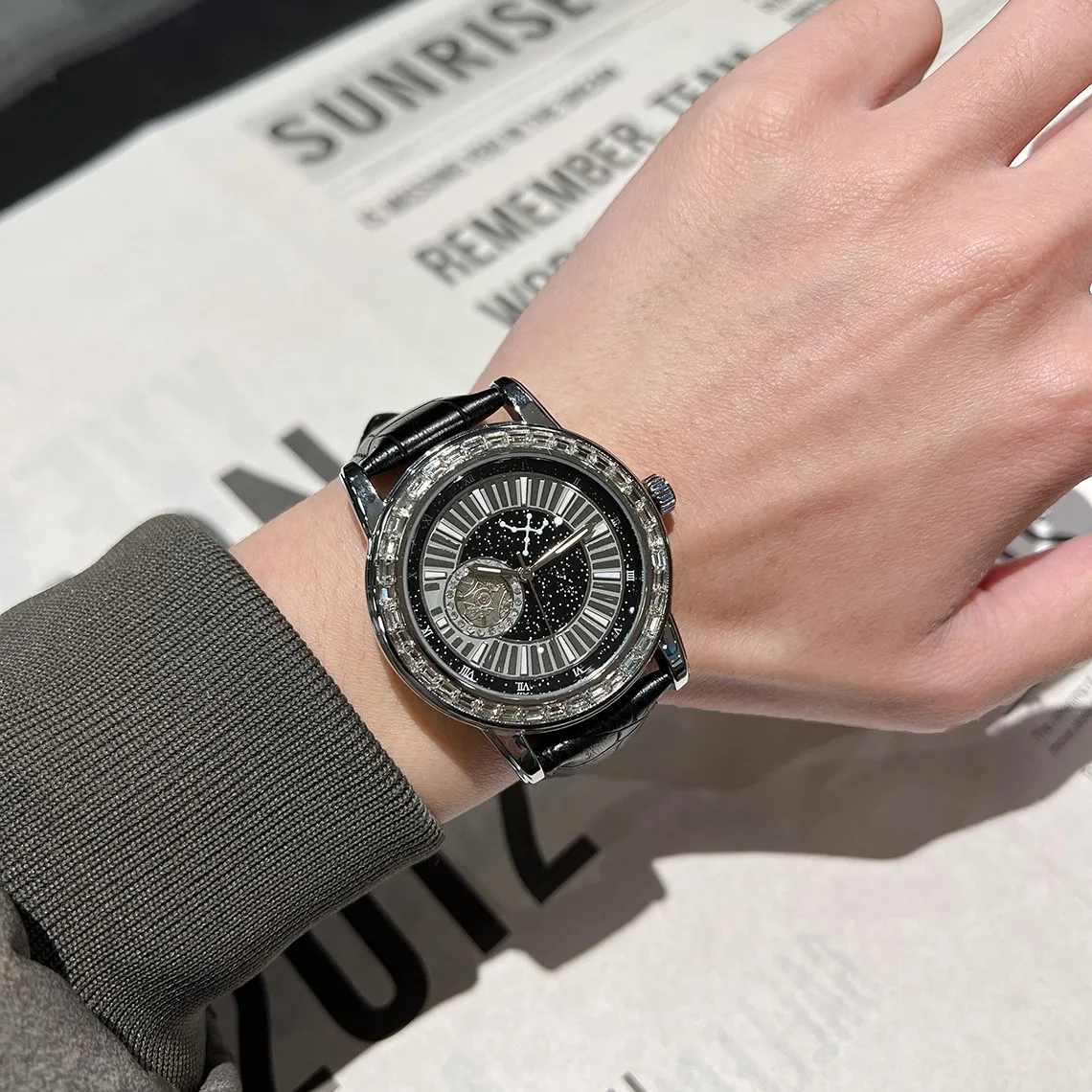 Fashion Men Silicone Strap Wristwatch Business Roma Dial Analog Quartz Watch For Man Clock Reloj Hombre
Fashion Men Silicone Strap Wristwatch Business Roma Dial Analog Quartz Watch For Man Clock Reloj Hombre