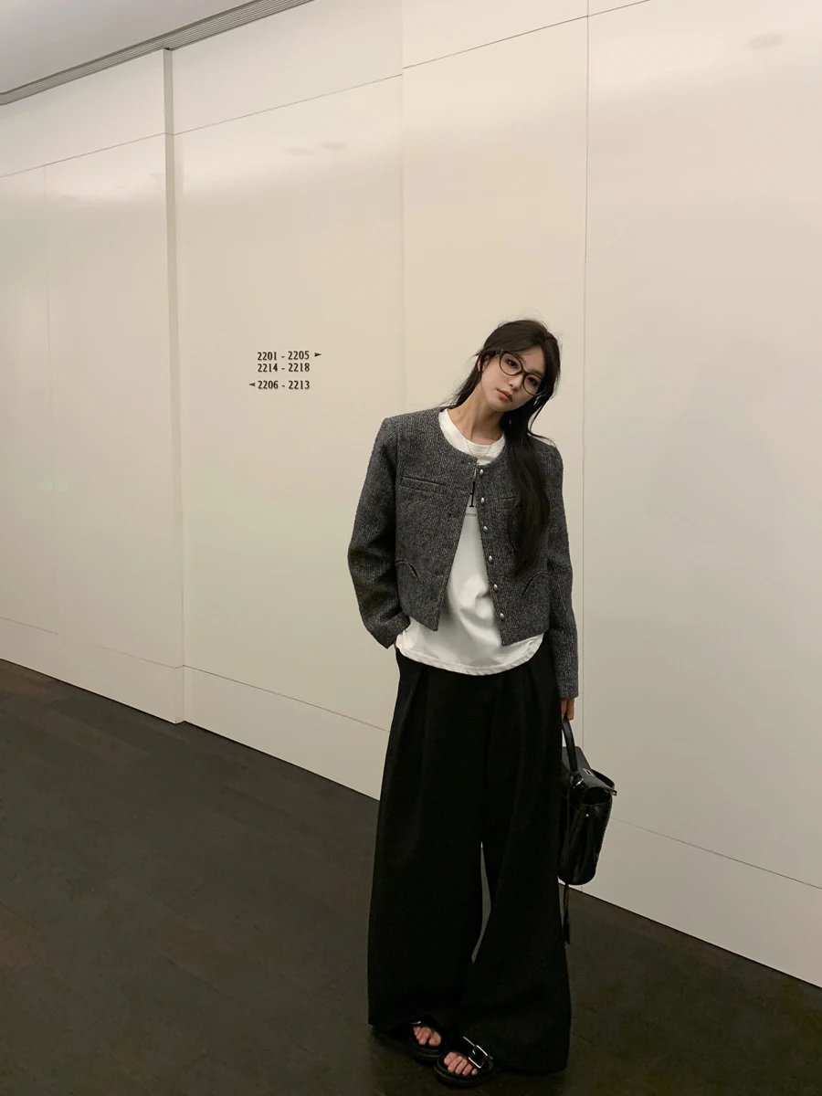 SMBLRAIN Summer Blue Tide Rain Ey Винтажное свободное утягивающее твидовое пальто женская модная верхняя одежда на пуговицах из полиэстера
SMBLRAIN Summer Blue Tide Rain Ey Винтажное свободное утягивающее твидовое пальто женская модная верхняя одежда на пуговицах из полиэстера