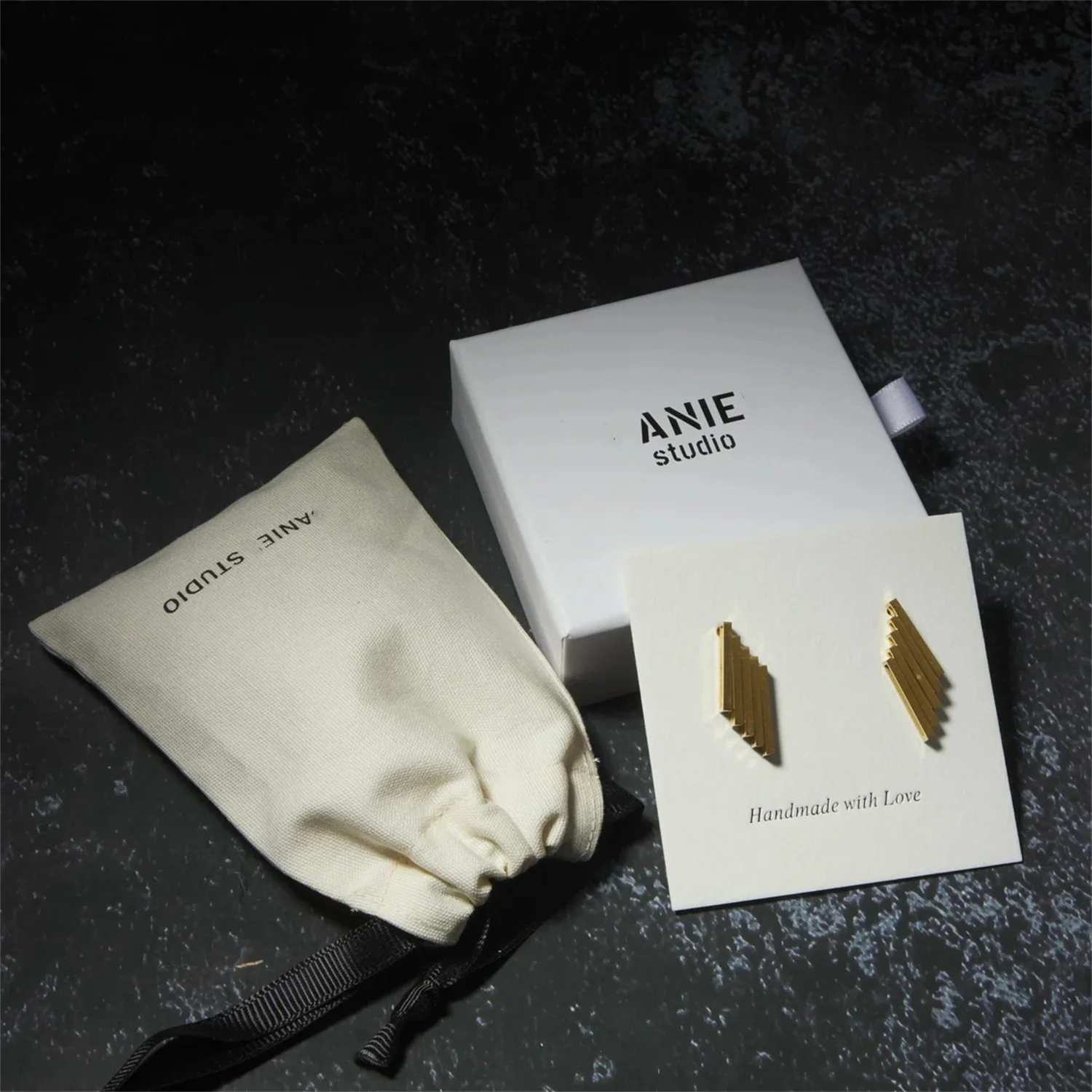 50pcs white cotton canvas bag personalized logo custom jewelry packaging drawstring pouch with ribbon dusty bag gift bag
50pcs white cotton canvas bag personalized logo custom jewelry packaging drawstring pouch with ribbon dusty bag gift bag