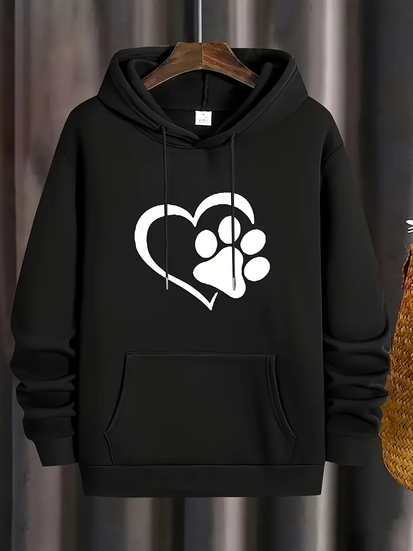 Толстовка с принтом медвежьей лапы и сердца — повседневный пуловер с завязкой, карман-кенгуру | Смесь полиэстера, можно стирать в машине
Толстовка с принтом медвежьей лапы и сердца — повседневный пуловер с завязкой, карман-кенгуру | Смесь полиэстера, можно стирать в машине