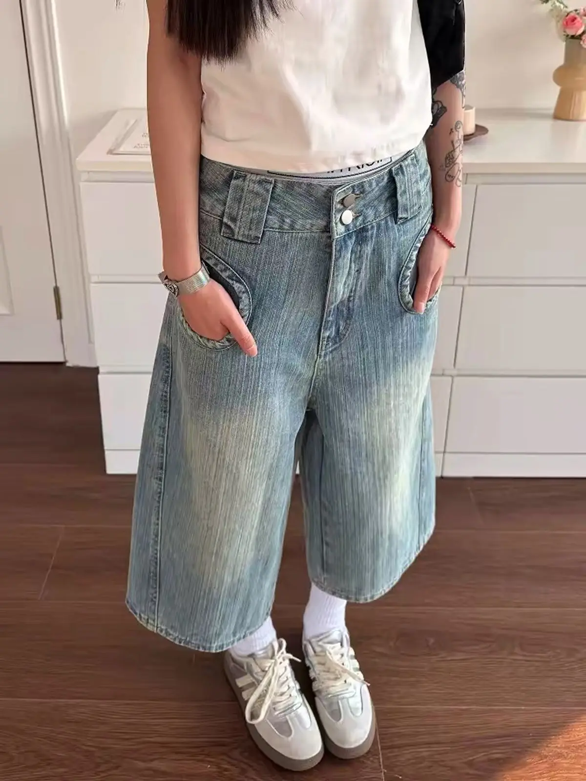 Y2K Classic Contrast Color Casual Women Loose Jeans American Vintage Washed Distressed Denim Wide Leg Pants High Waist Street
Y2K Classic Contrast Color Casual Women Loose Jeans American Vintage Washed Distressed Denim Wide Leg Pants High Waist Street