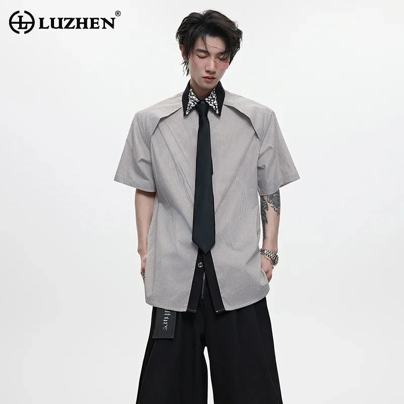LUZHEN Diamond Patchwork Neck Design Necktie Decorate Short Sleeve Shirts Men's 2025 Summer Trendy Handsome Casual Tops JY2397
LUZHEN Diamond Patchwork Neck Design Necktie Decorate Short Sleeve Shirts Men's 2025 Summer Trendy Handsome Casual Tops JY2397