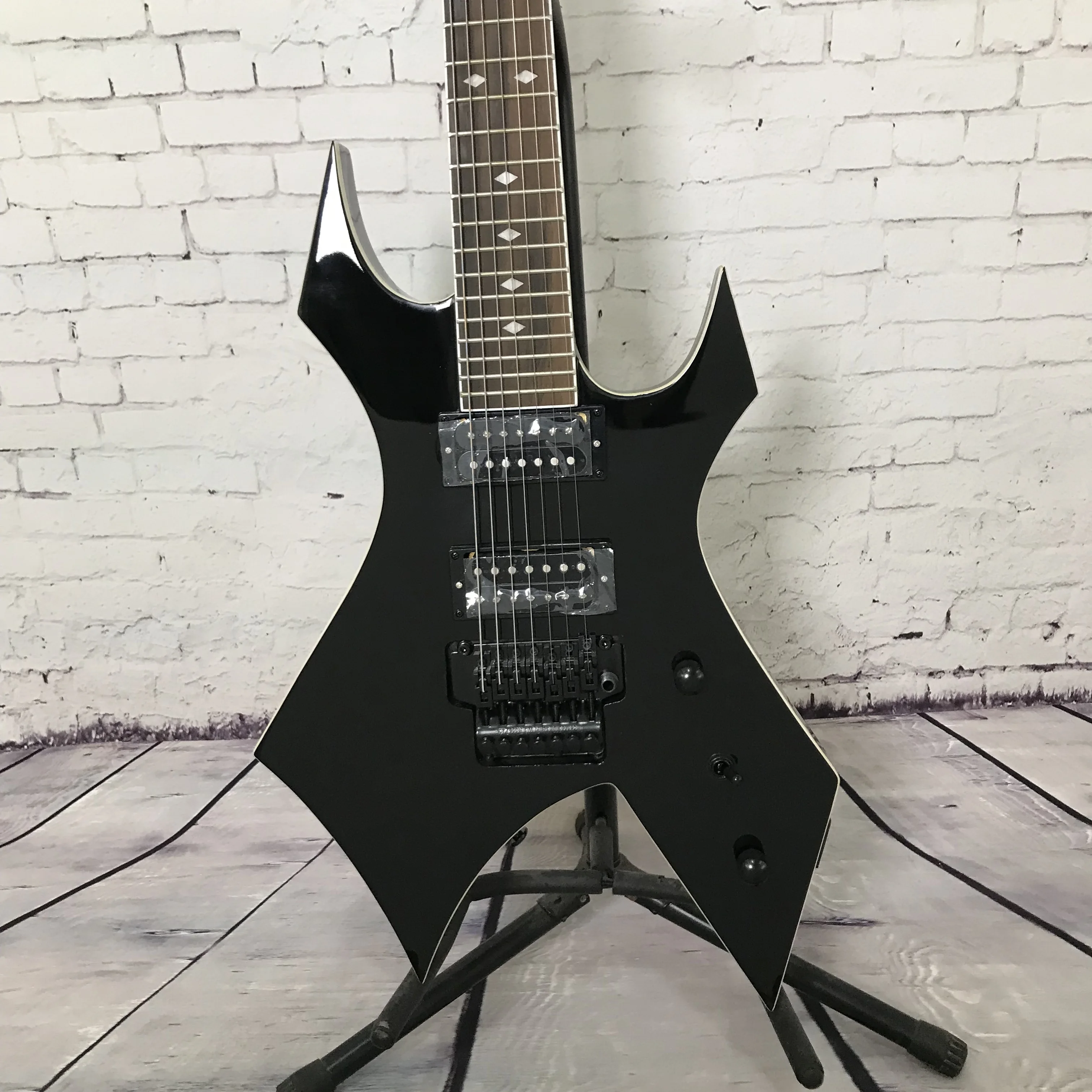 Black Warlock Style Electric Guitar HH Pickups Tremolo Bridge Mahogany Body Deluxe Professional Rock Heavy Metal Free Shipping
Black Warlock Style Electric Guitar HH Pickups Tremolo Bridge Mahogany Body Deluxe Professional Rock Heavy Metal Free Shipping