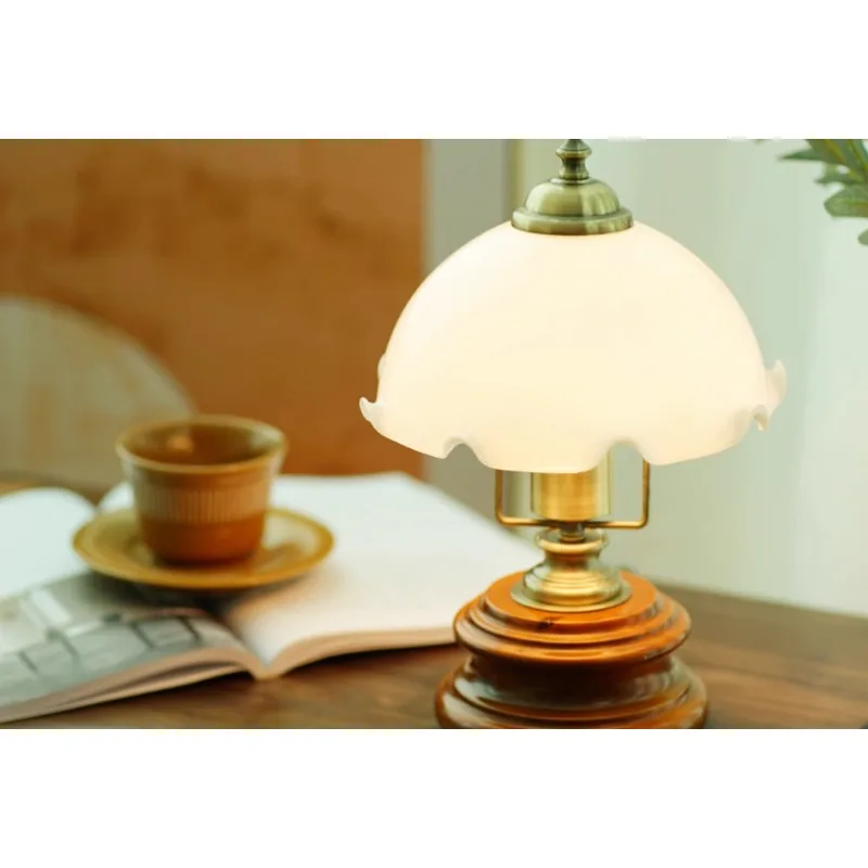 Mini retro medieval solid wood French American European bedside bedroom glass small table lamp
Mini retro medieval solid wood French American European bedside bedroom glass small table lamp