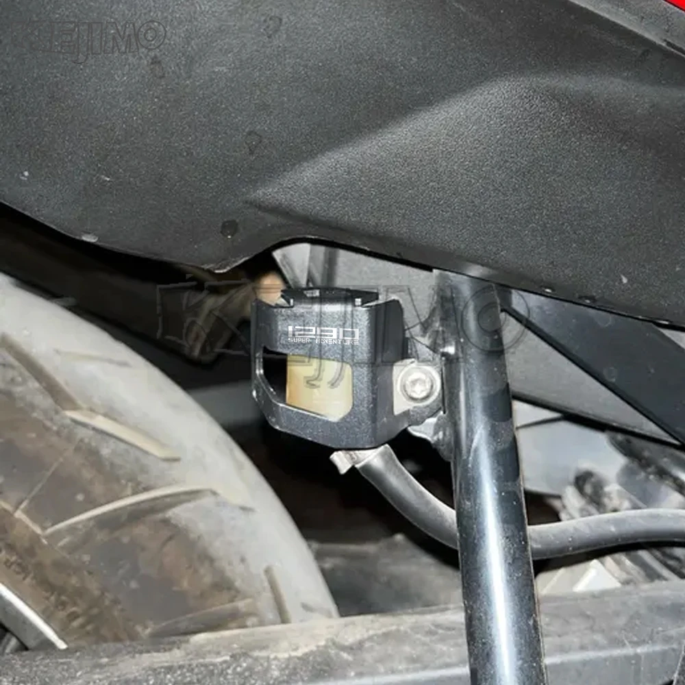 for 1290 SUPER ADVENTURE R/S/T 1190 1050 1290 Adventure Motorcycle Rear Brake Fluid Reservoir Guard Oil Cover Cup Accessories
for 1290 SUPER ADVENTURE R/S/T 1190 1050 1290 Adventure Motorcycle Rear Brake Fluid Reservoir Guard Oil Cover Cup Accessories