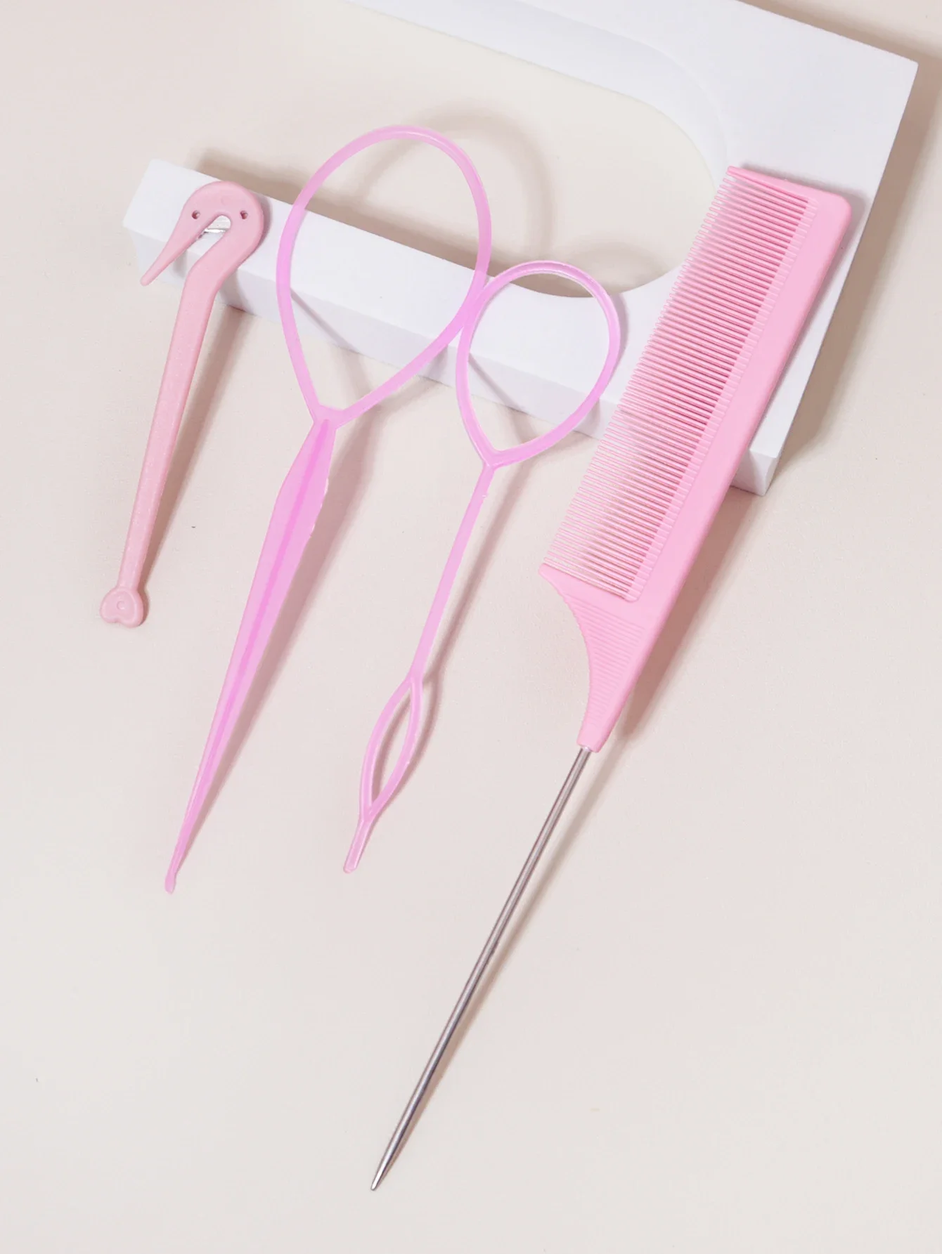 4-piece set, hair ring tool, rubber band cutter, mouse tail comb, hair tail tool, hair braid accessories, ponytail braid maker
4-piece set, hair ring tool, rubber band cutter, mouse tail comb, hair tail tool, hair braid accessories, ponytail braid maker