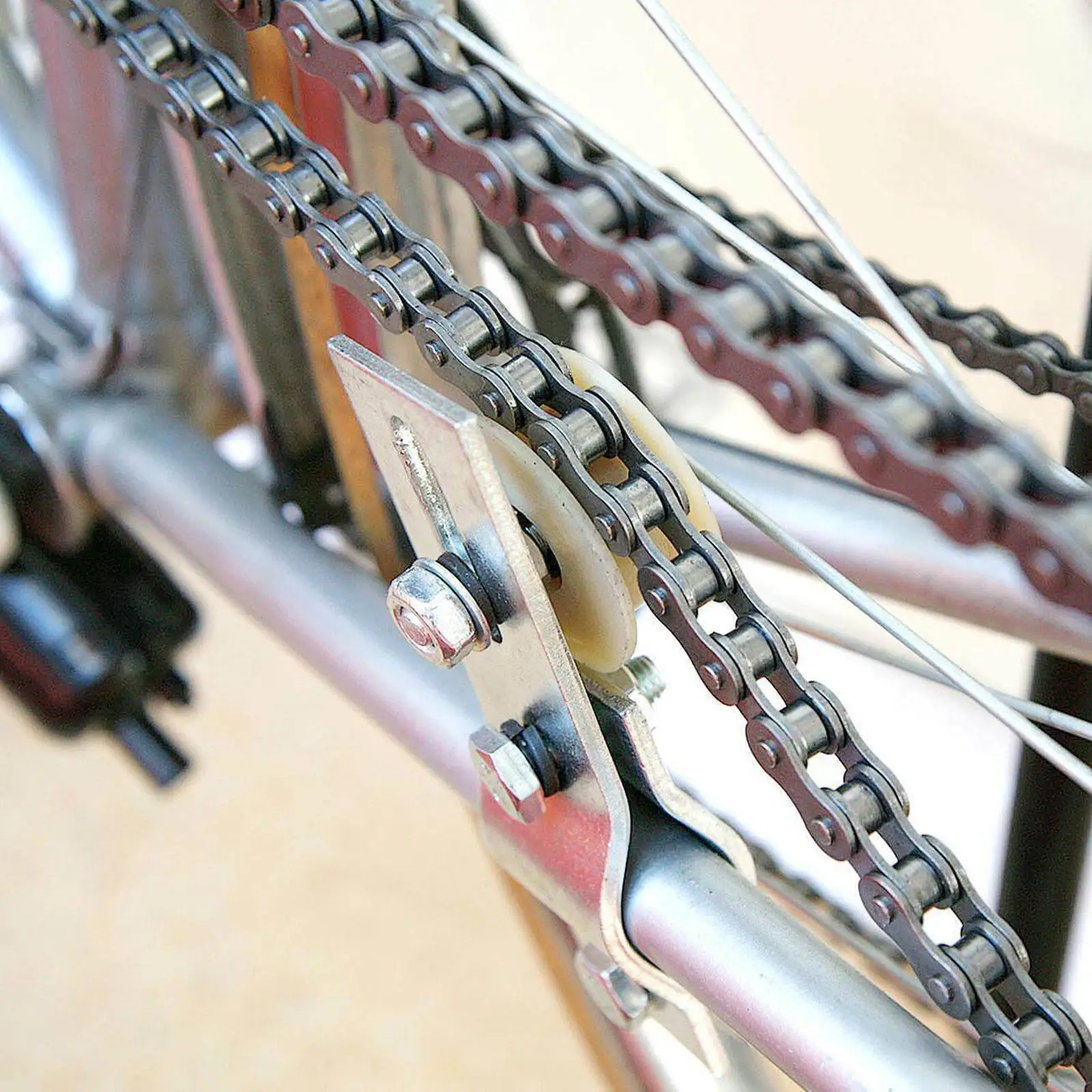 Натяжитель шкива ролика цепи, совместимый с прямой заменой колеса натяжителя велосипеда
Натяжитель шкива ролика цепи, совместимый с прямой заменой колеса натяжителя велосипеда