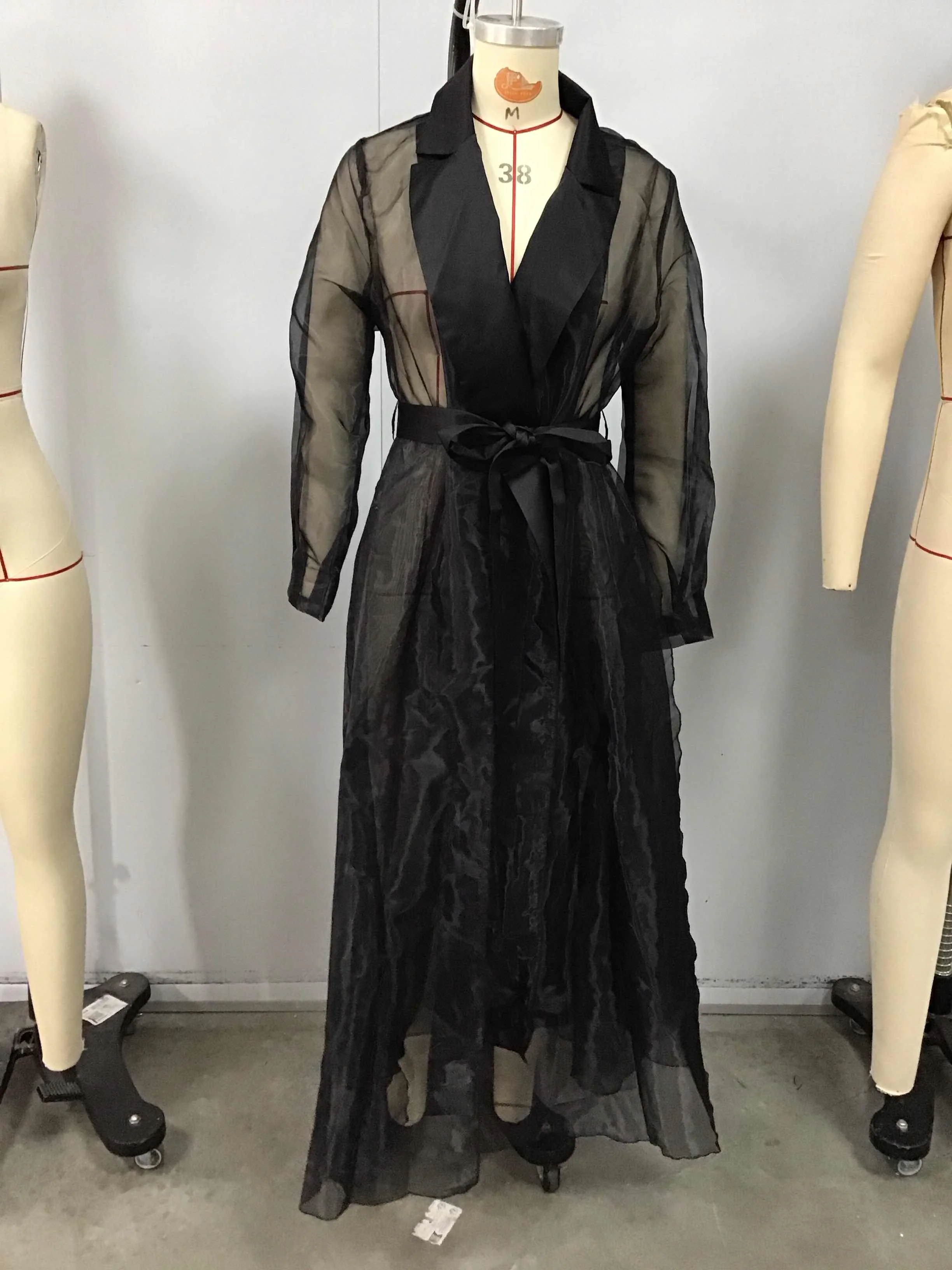 Women's Solid Organza Maxi Dress Long Sleeve See Through Lapel Lace Up Satin Silk Robe Gown for Party Summer Autumn Fashion
Women's Solid Organza Maxi Dress Long Sleeve See Through Lapel Lace Up Satin Silk Robe Gown for Party Summer Autumn Fashion