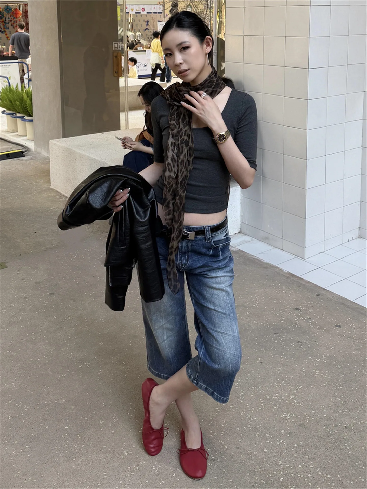 Retro American Street Style Low Waist Bell Bottom Jeans Women's Slimming Washed Casual Summer Jeans Cotton Soft Deep Color
Retro American Street Style Low Waist Bell Bottom Jeans Women's Slimming Washed Casual Summer Jeans Cotton Soft Deep Color