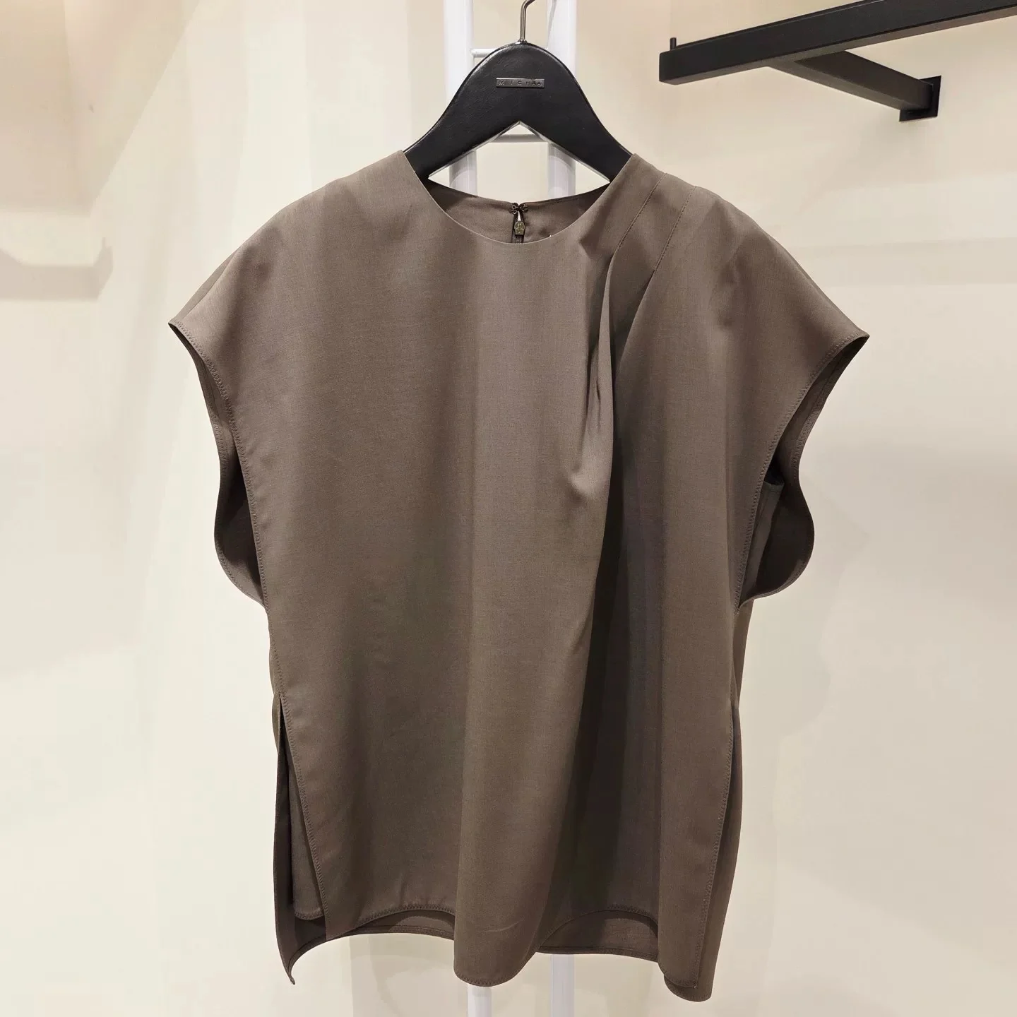 Mimifafa Summer New 26 Lightweight Short Sleeve Pleated Simple Casual Style Women's Top Elegant Lace Shirt Fashionable Design
Mimifafa Summer New 26 Lightweight Short Sleeve Pleated Simple Casual Style Women's Top Elegant Lace Shirt Fashionable Design