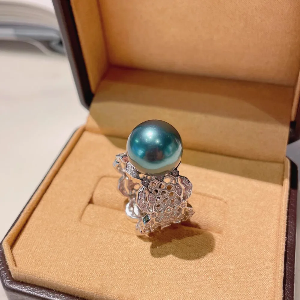Foydjew Italian Retro Jewelry Hollow Silver Color Rings with 14mm Peacock Green Pearl Ring For Women 2025 New
Foydjew Italian Retro Jewelry Hollow Silver Color Rings with 14mm Peacock Green Pearl Ring For Women 2025 New