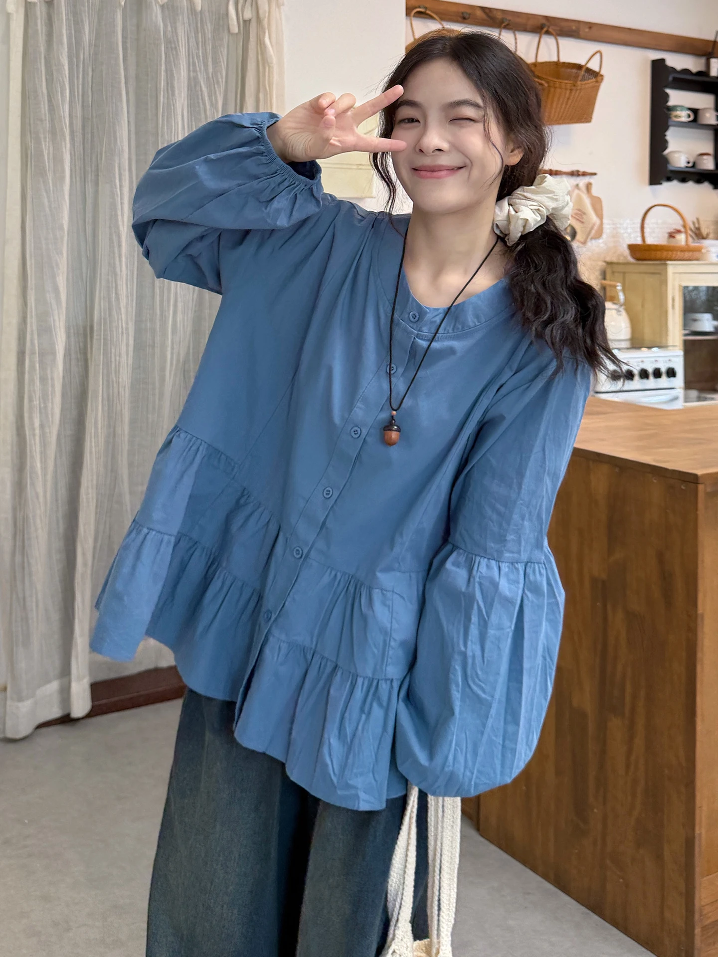 Женская блузка больших размеров, весна 2026, в японском ретро-стиле, с рукавами-фонариками, скрывающая живот, с длинными рукавами, круглым вырезом, на пуговицах
Женская блузка больших размеров, весна 2026, в японском ретро-стиле, с рукавами-фонариками, скрывающая живот, с длинными рукавами, круглым вырезом, на пуговицах