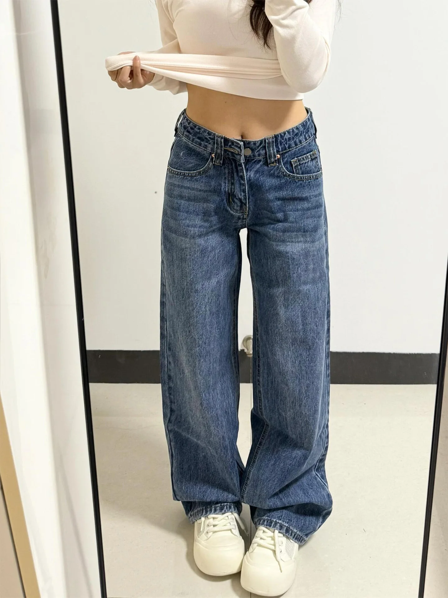 plus Size Women's High Waist Straight Leg Jeans Loose Wide Leg Casual Vintage Style Bootcut Trousers for Pear Shaped Body
plus Size Women's High Waist Straight Leg Jeans Loose Wide Leg Casual Vintage Style Bootcut Trousers for Pear Shaped Body