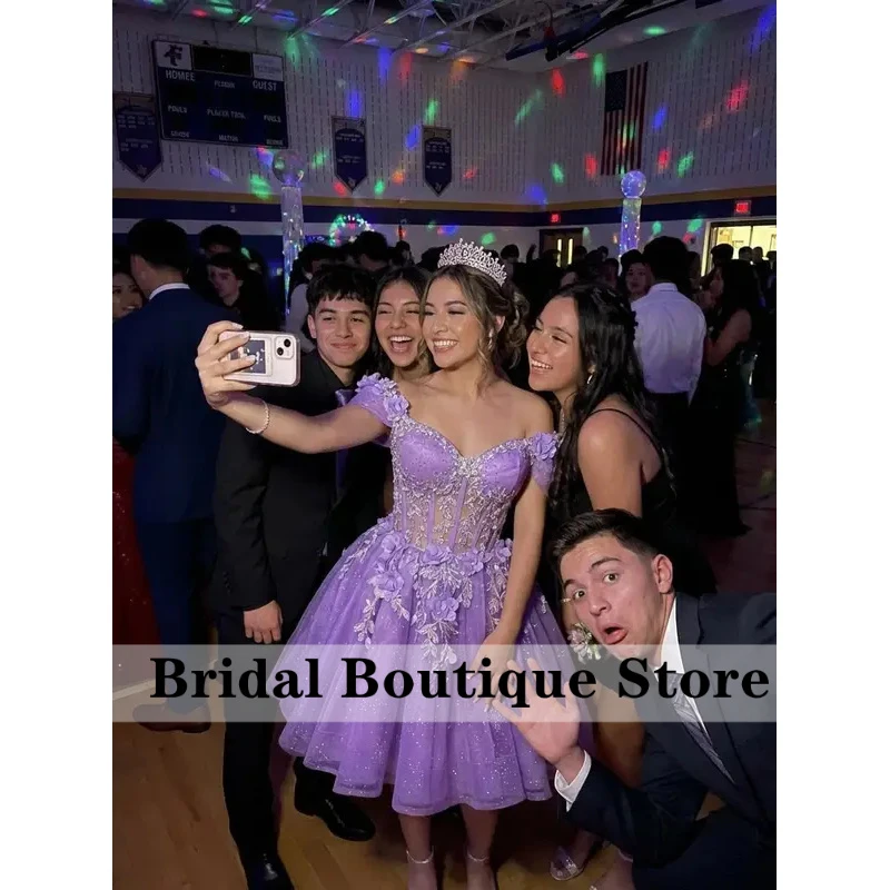 Customized Sparkly Tulle Homecoming Dresses for Teens 3D Floral Lace Short Prom Dress Off Shoulder DAMA Dresses for Quinceanera
Customized Sparkly Tulle Homecoming Dresses for Teens 3D Floral Lace Short Prom Dress Off Shoulder DAMA Dresses for Quinceanera