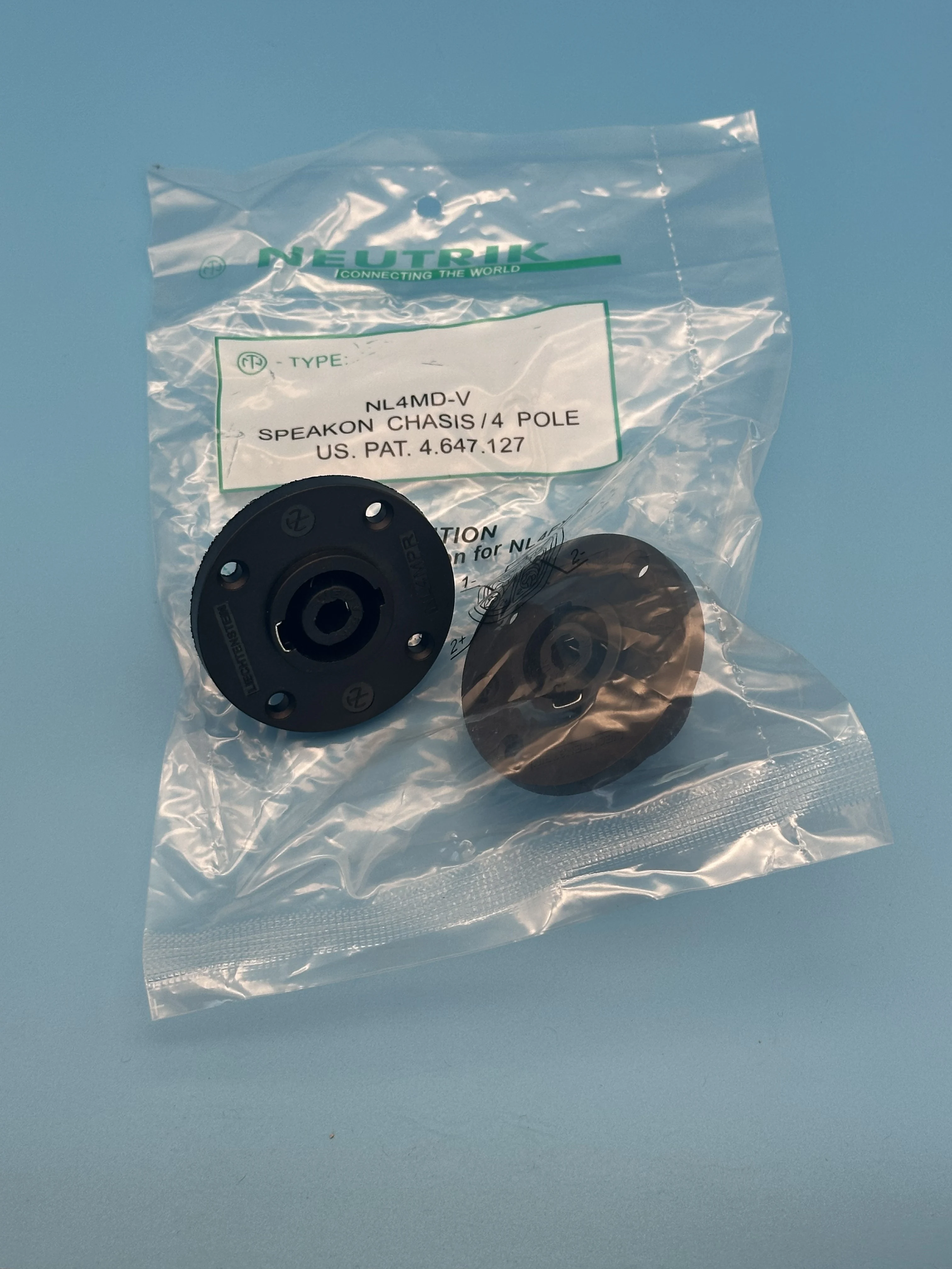 20pcs/30pcs For NEUTRIK NL4MPR NL4MD-V speakON four-core audio socket speaker base 100%New NL4FX black round G-flange 4 Pin base
20pcs/30pcs For NEUTRIK NL4MPR NL4MD-V speakON four-core audio socket speaker base 100%New NL4FX black round G-flange 4 Pin base