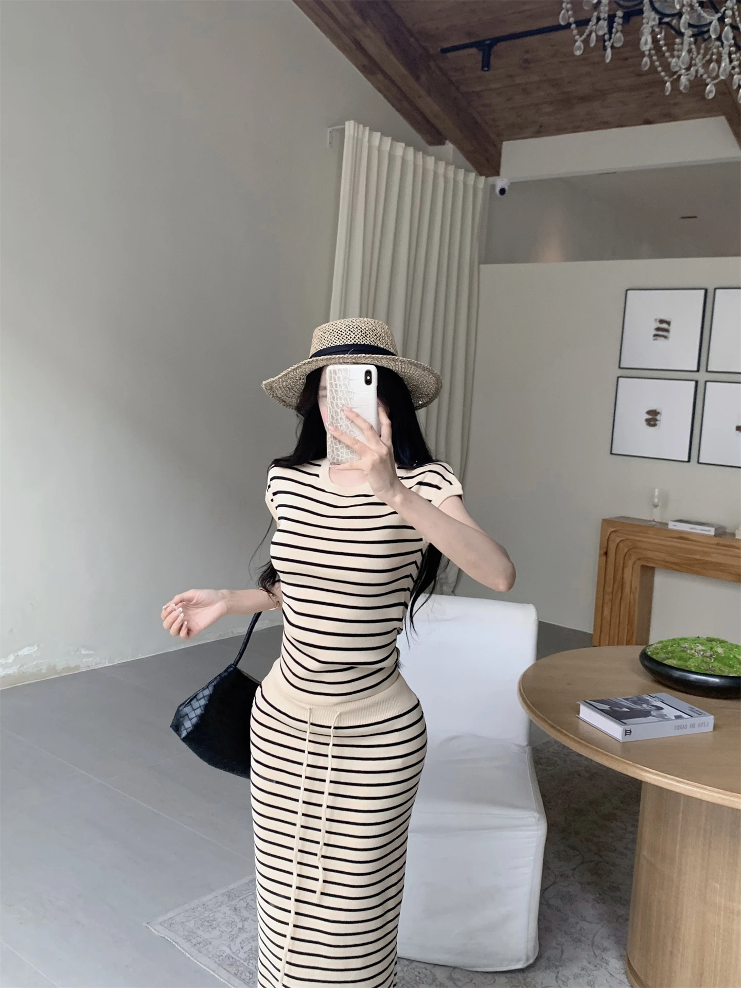 Slimming Stripe U-Neck Short Sleeve T-Shirt Women's Summer High Waist Skirt Two-Piece Set Fashionable Contrast Color Design
Slimming Stripe U-Neck Short Sleeve T-Shirt Women's Summer High Waist Skirt Two-Piece Set Fashionable Contrast Color Design