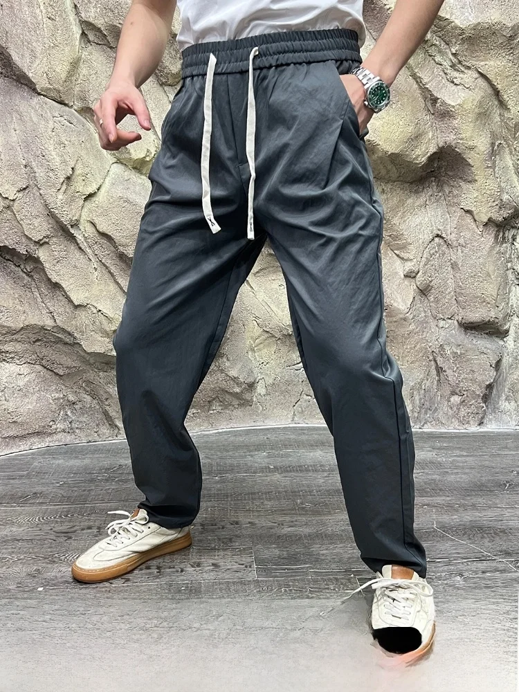 Мужские повседневные уличные брюки из хлопковой сенсорной пряжи с эластичной резинкой на талии, дышащие прямые брюки из полиэфирного волокна, простые осенние новинки
Мужские повседневные уличные брюки из хлопковой сенсорной пряжи с эластичной резинкой на талии, дышащие прямые брюки из полиэфирного волокна, простые осенние новинки