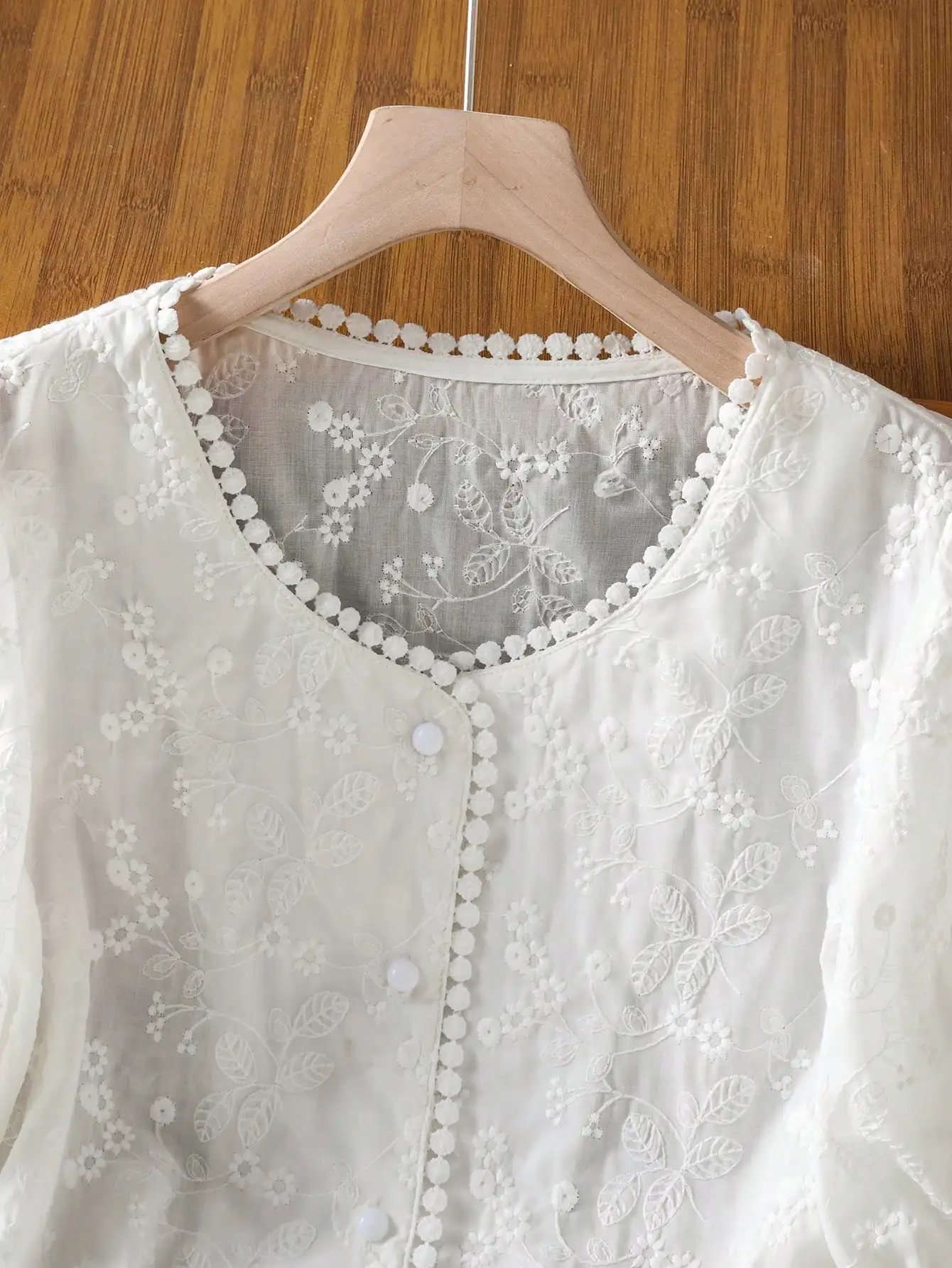White Embroidered Floral Lace V-Neck Blouse Short Sleeve Loose Fit Summer Women's Top
White Embroidered Floral Lace V-Neck Blouse Short Sleeve Loose Fit Summer Women's Top